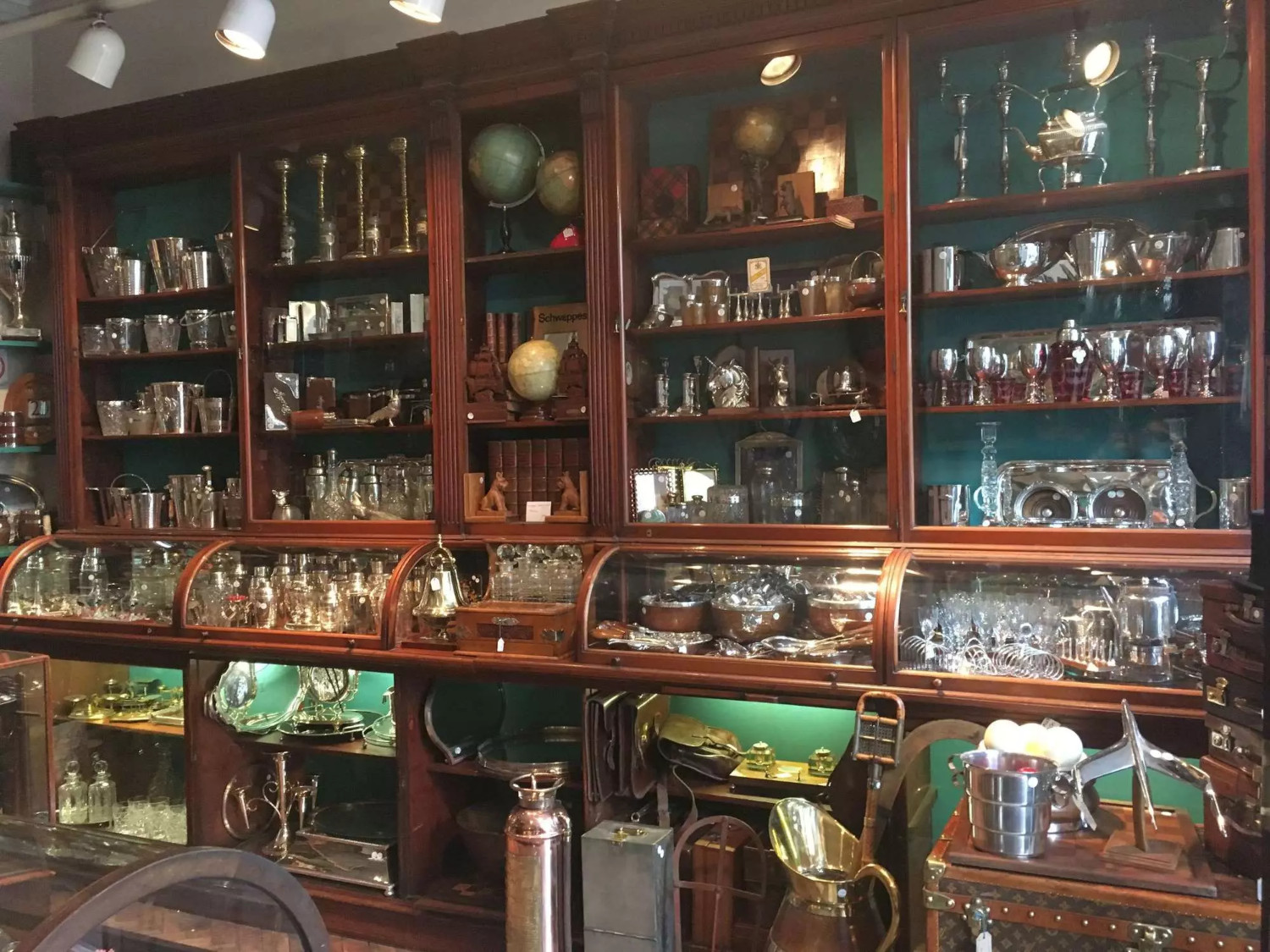 Victorian shop, library or collector showcase