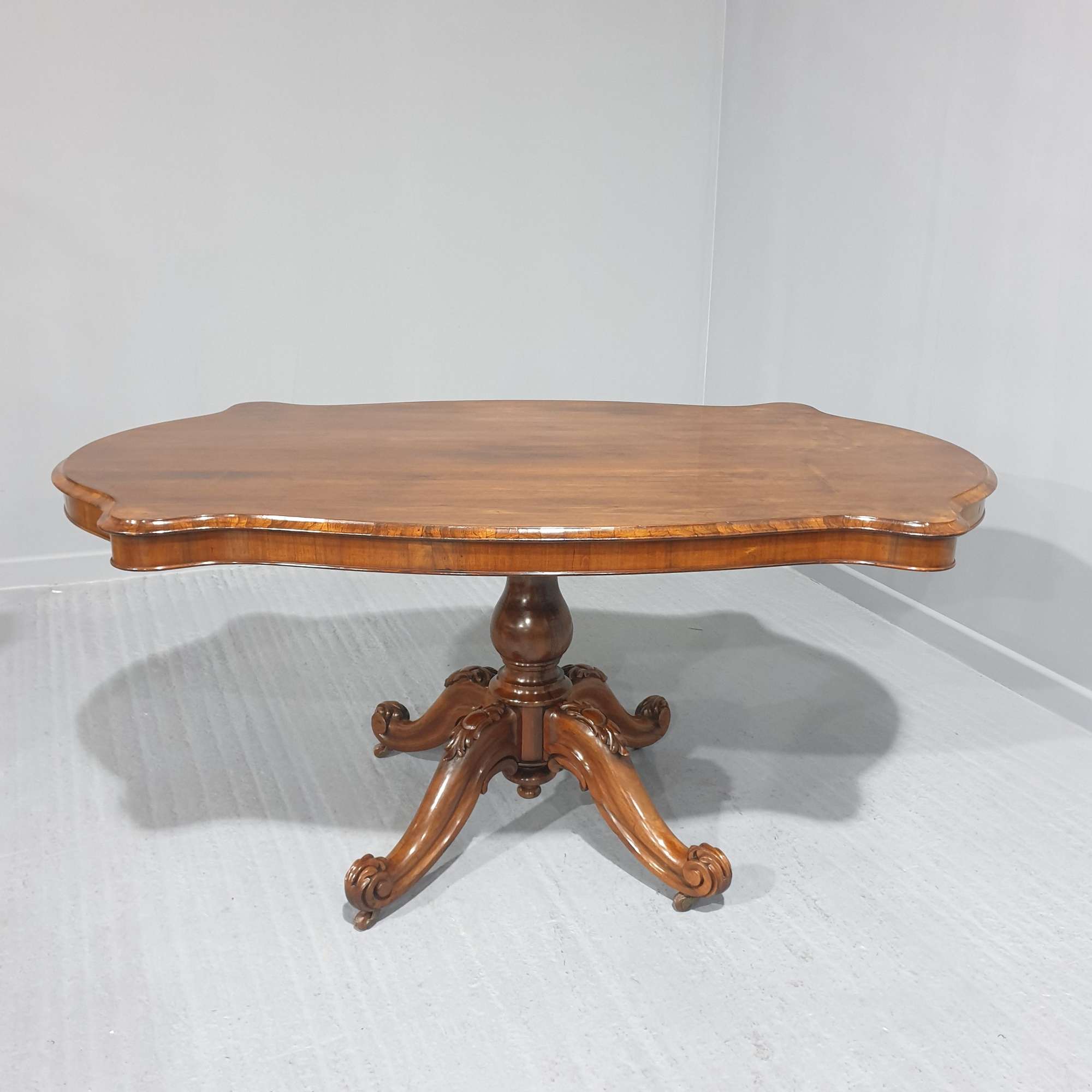 Superb Quality Rosewood Pedestal Antique Dining Table
