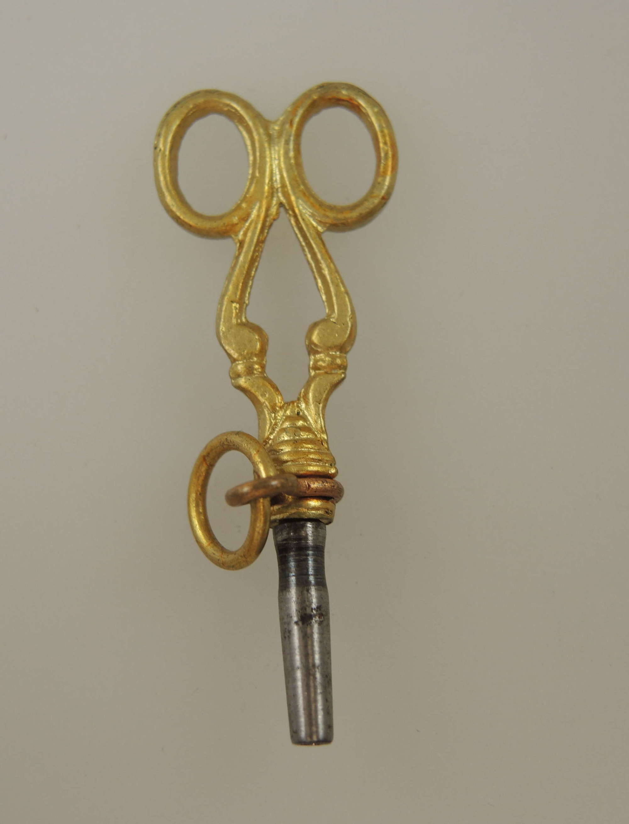 Victorian gilt SCISSOR shaped pocket watch key. Size 00. c1880