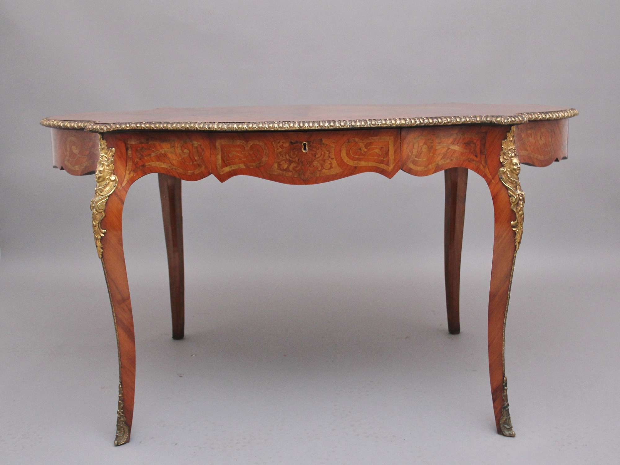 Superb Quality 19th Century Walnut And Inlaid Centre Table
