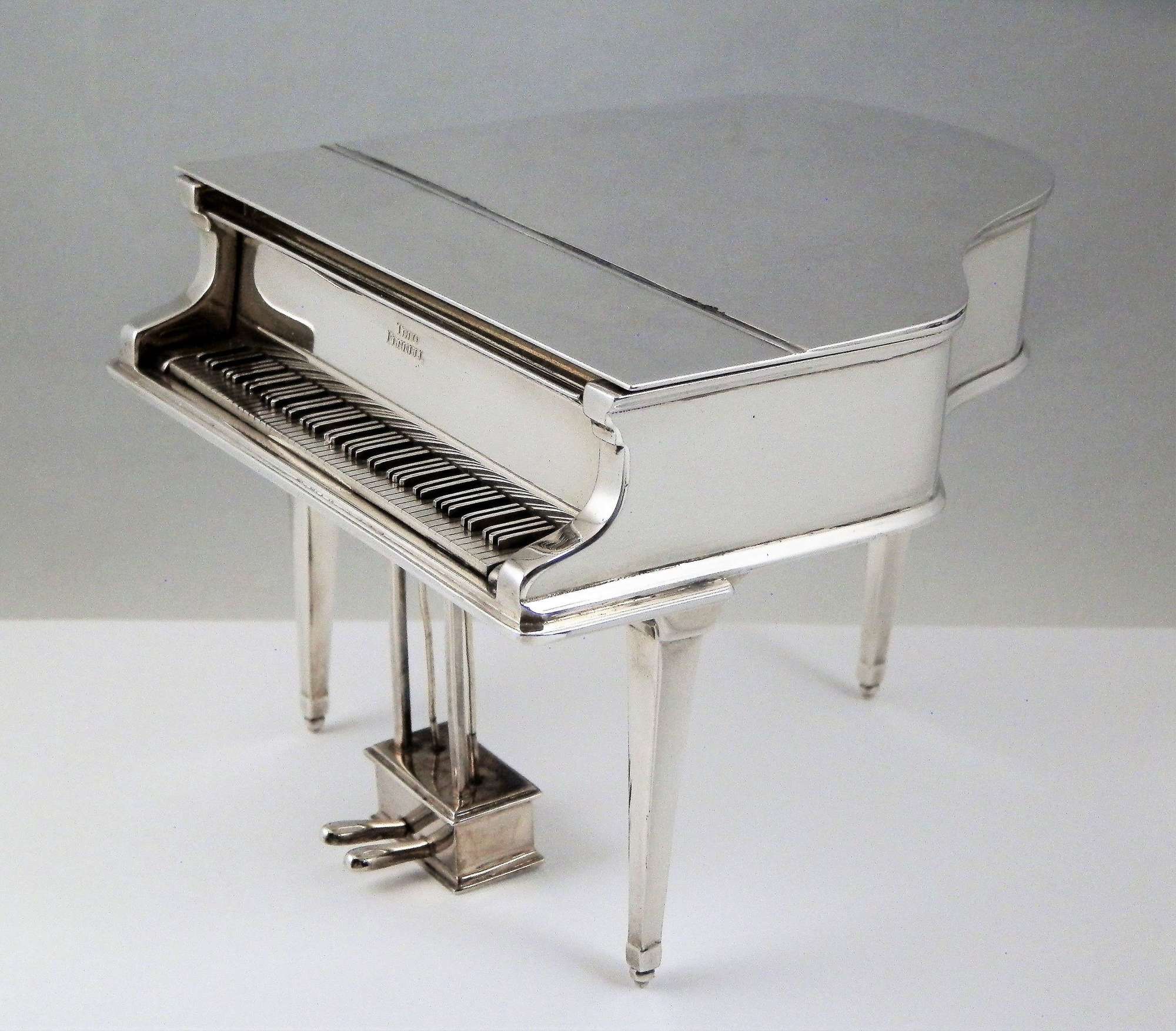 Silver piano box by Theo Fennell, London 1994