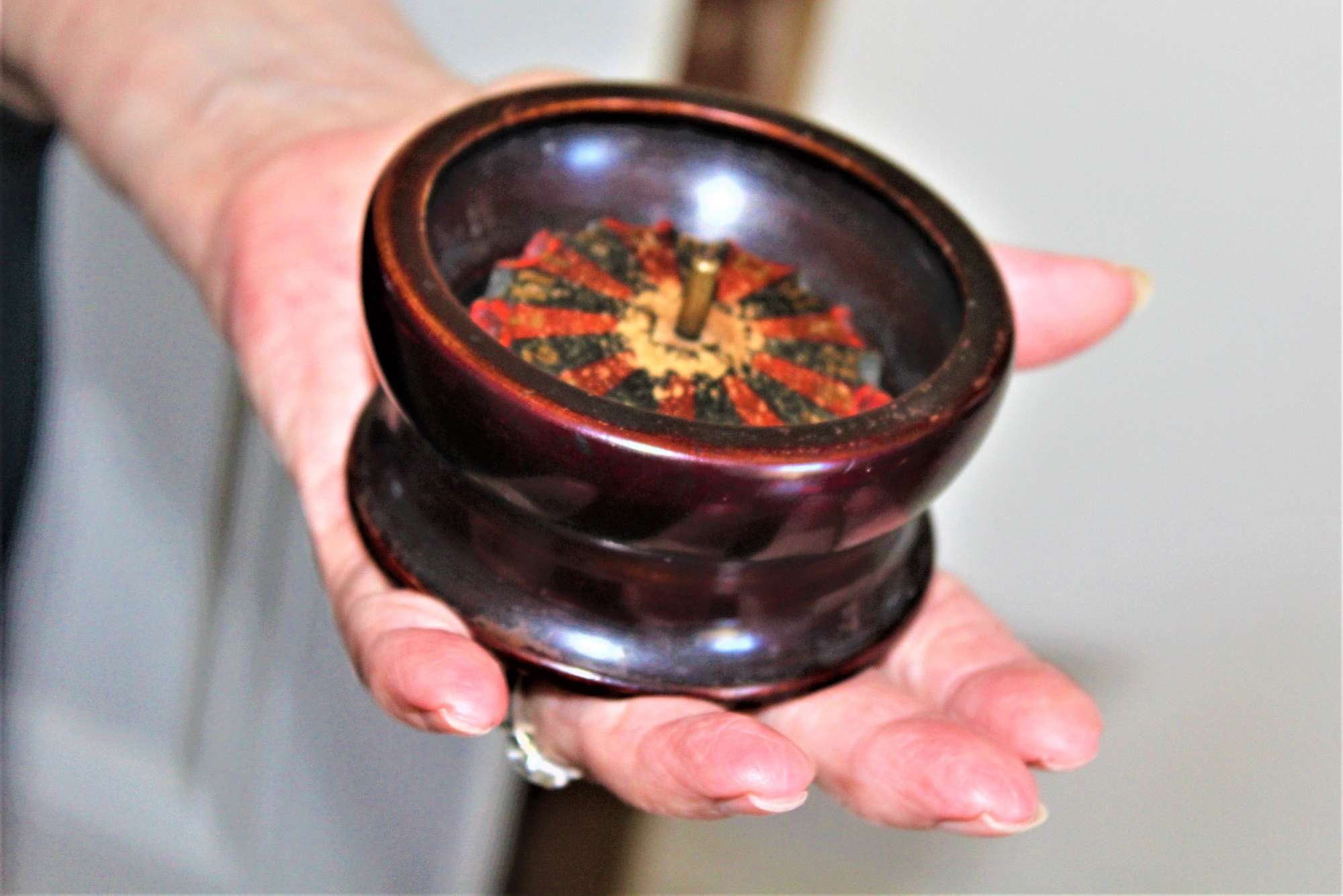 A miniature travelling roulette wheel