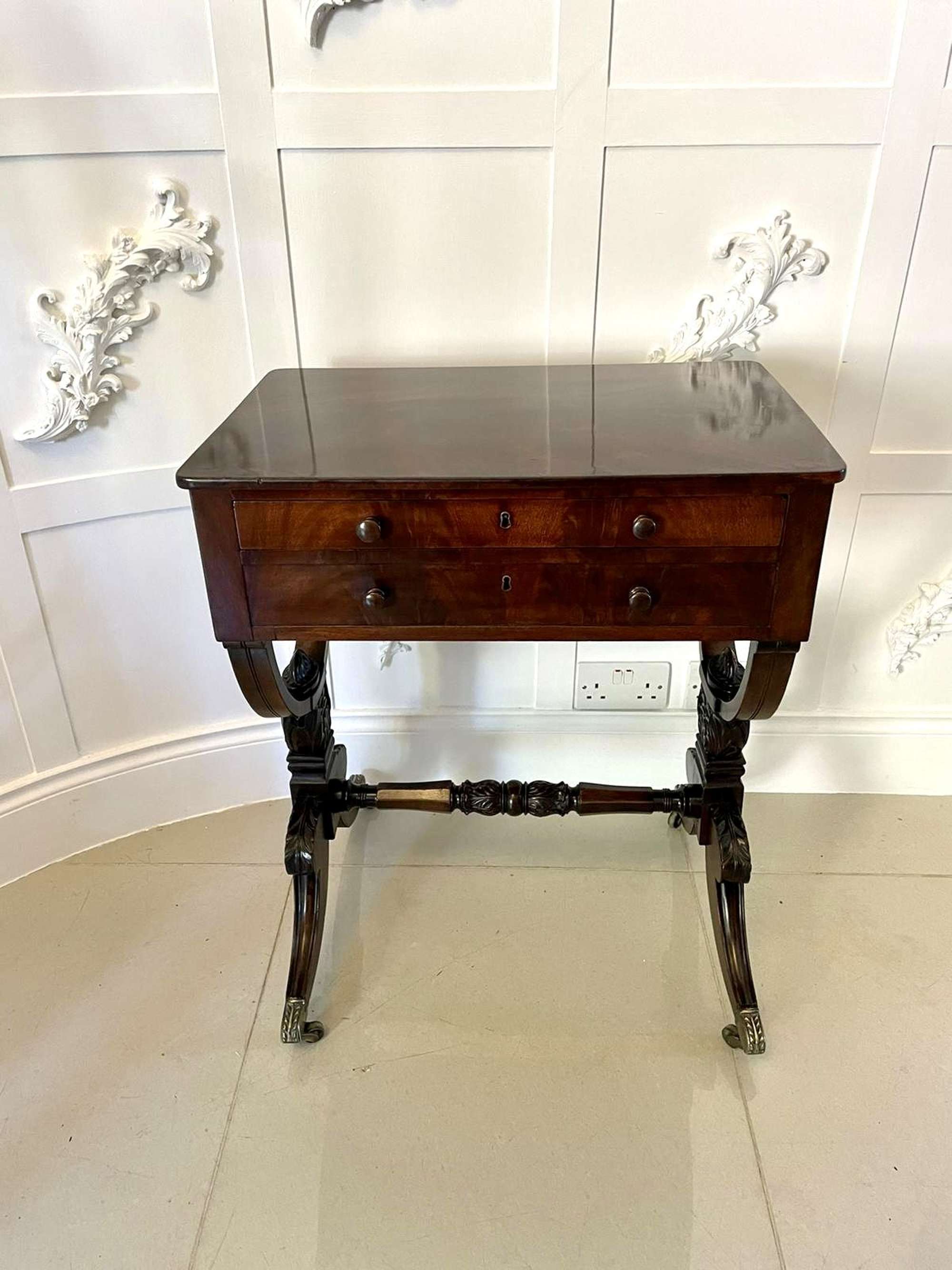 Unusual Outstanding Quality Antique Regency Freestanding Figured Mahogany Centre Table
