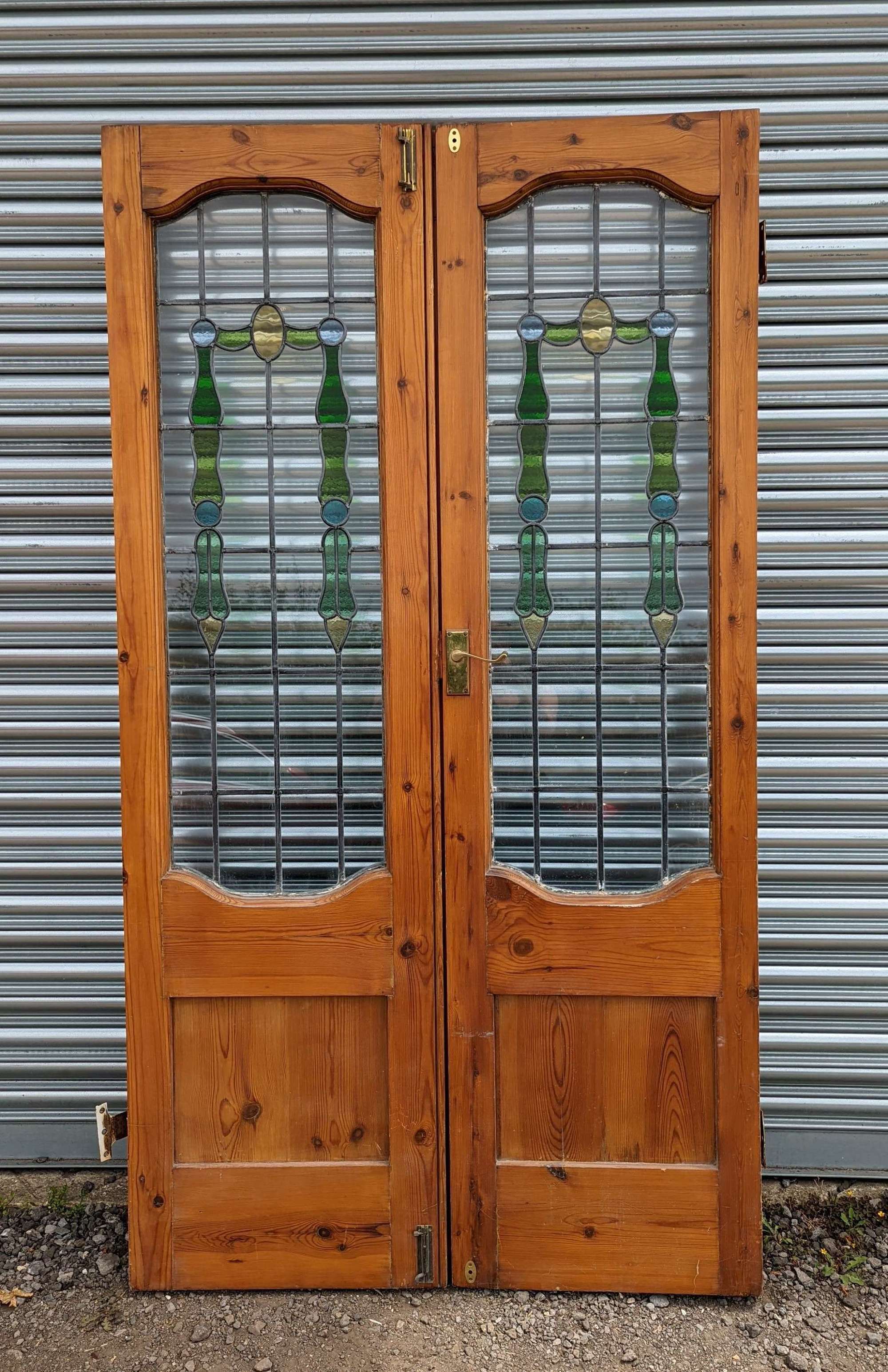 DP0406 PAIR OF RECLAIMED VICTORIAN PINE DOORS WITH ART NOUVEAU GLASS