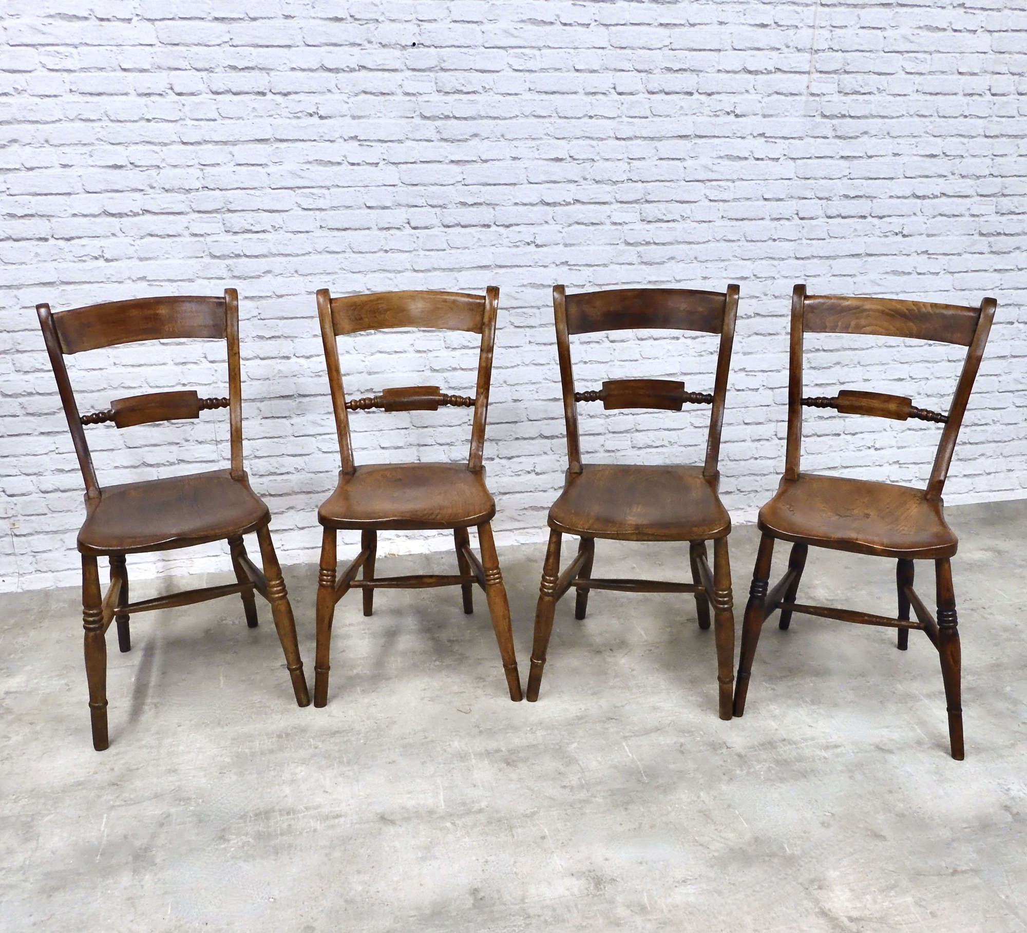 4x Windsor Farmhouse Kitchen Chairs