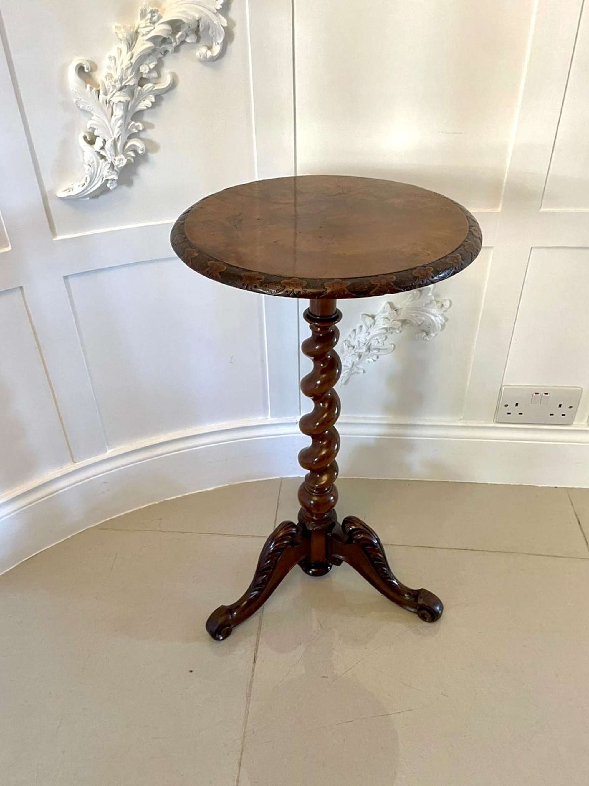 Antique Victorian Quality Burr Walnut Circular Top Lamp Table