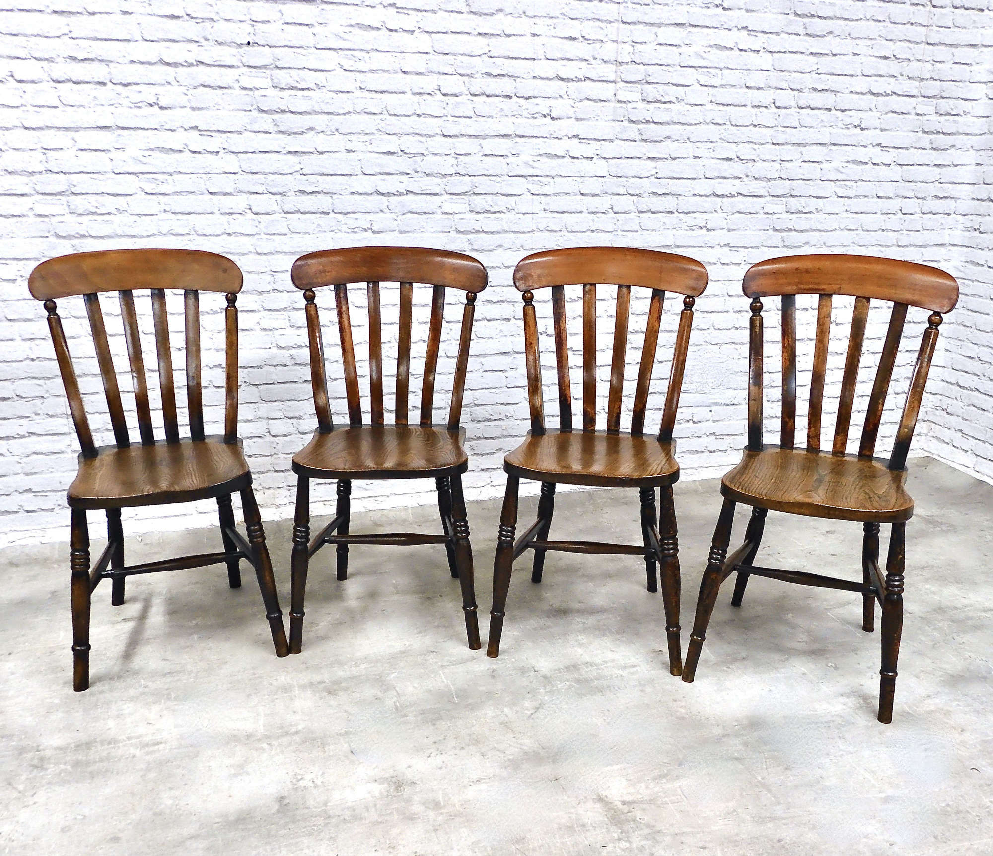 Set 4 Windsor Lathback Kitchen Chairs