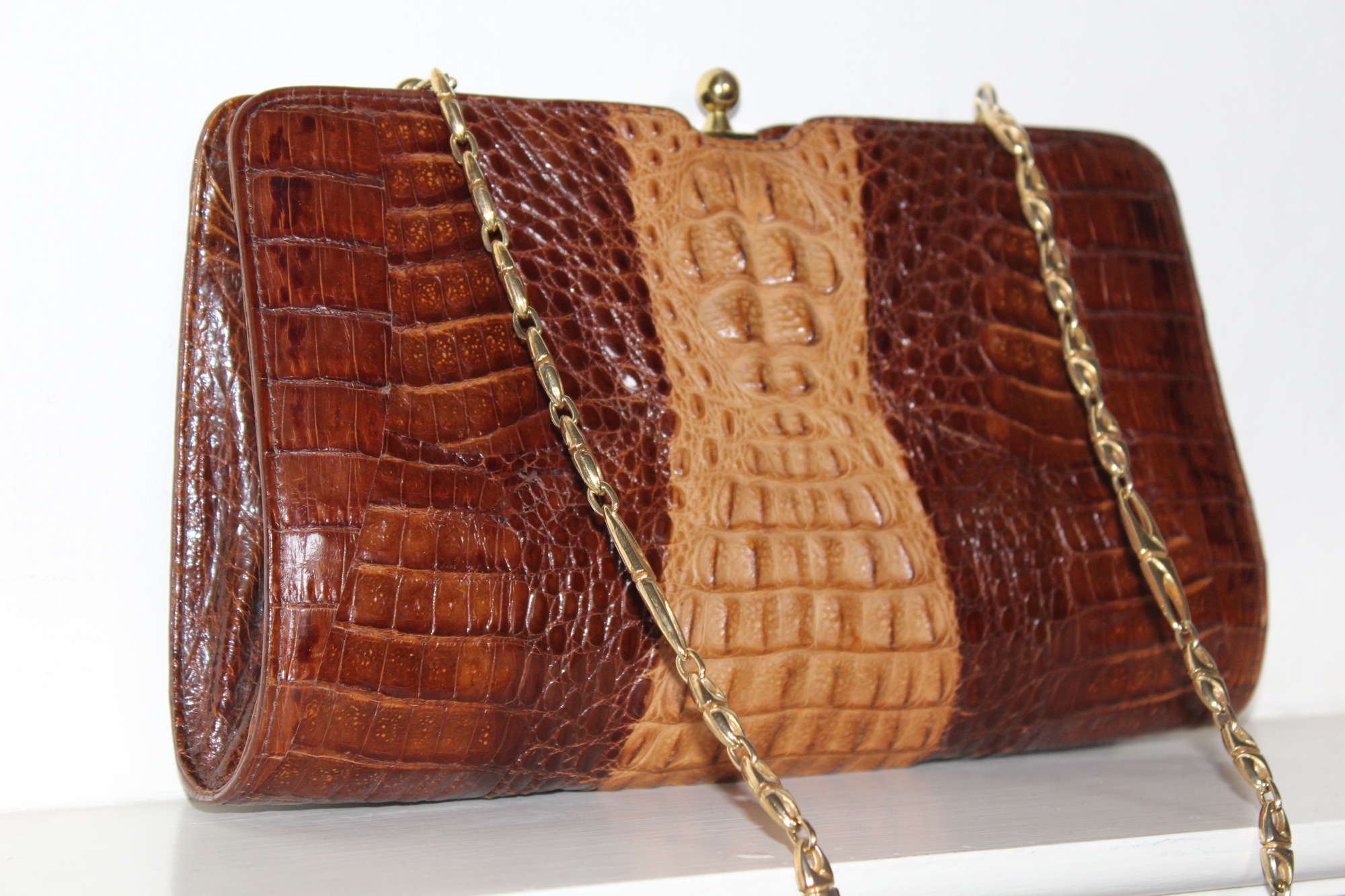 A Lovely Circa 1930 Horn Back Alligator Tail Skin Shoulder Bag With Chain