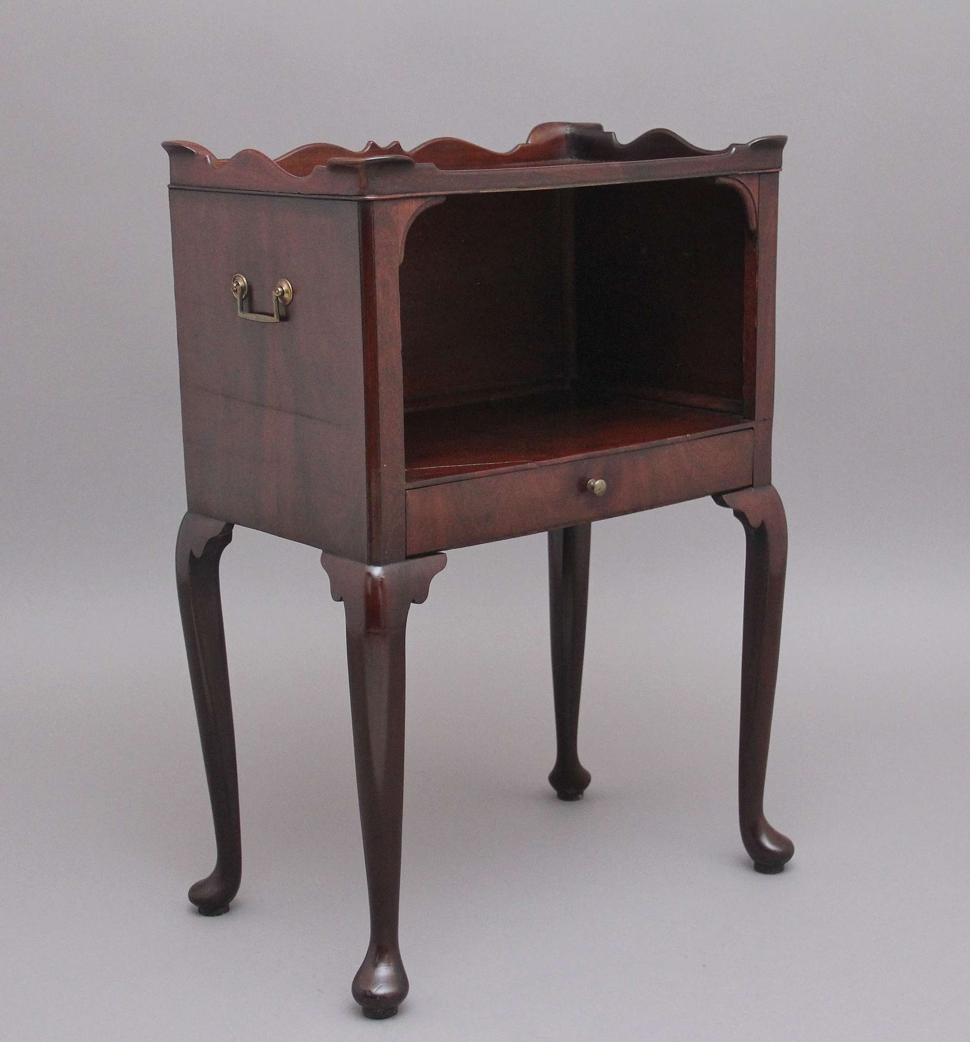 Early 20th Century Mahogany Antique Bedside Cabinet In The Georgian Style
