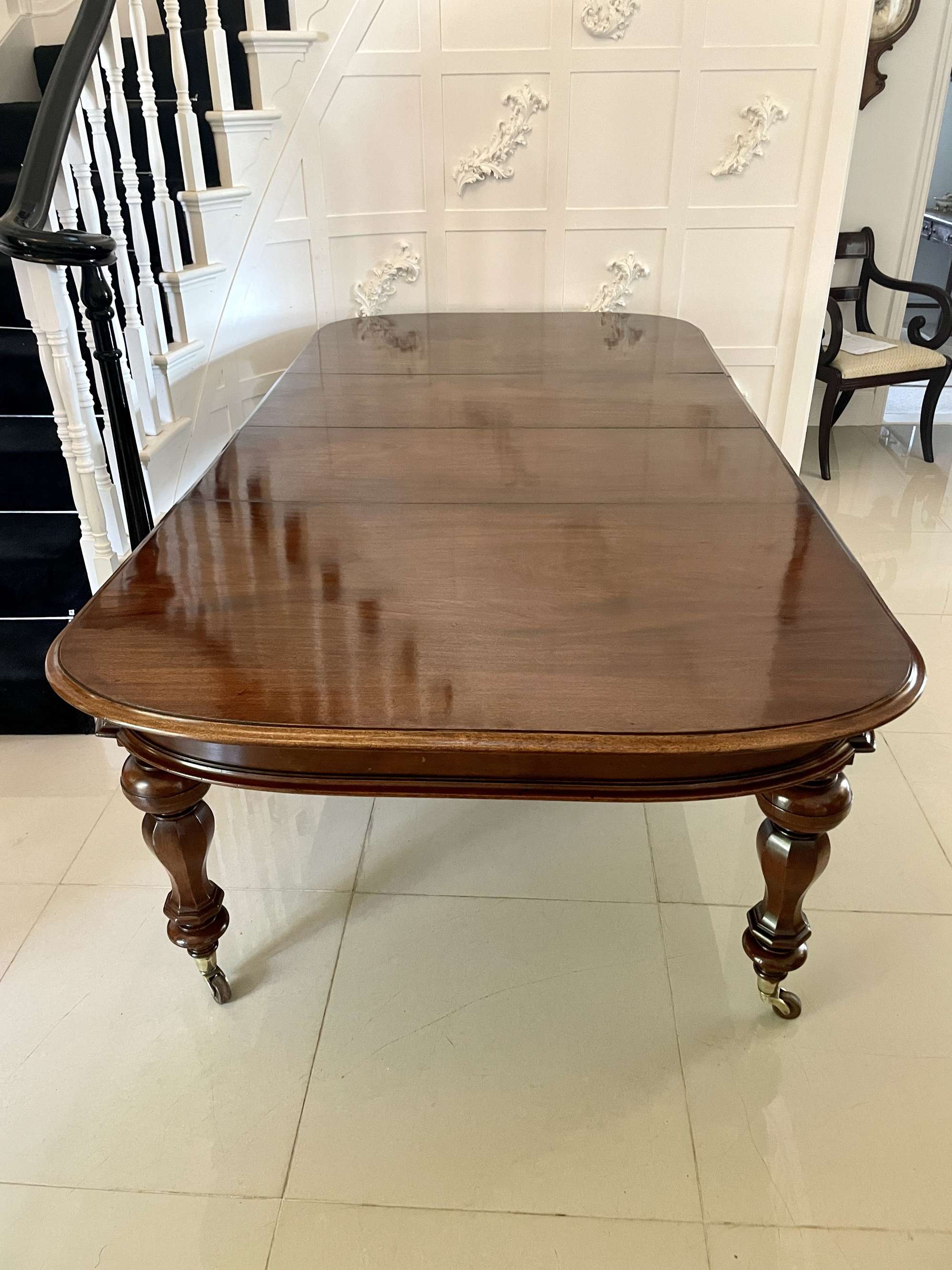 Superb Quality Antique Victorian Figured Mahogany Extending Dining Table 74 X 120 X 241cm