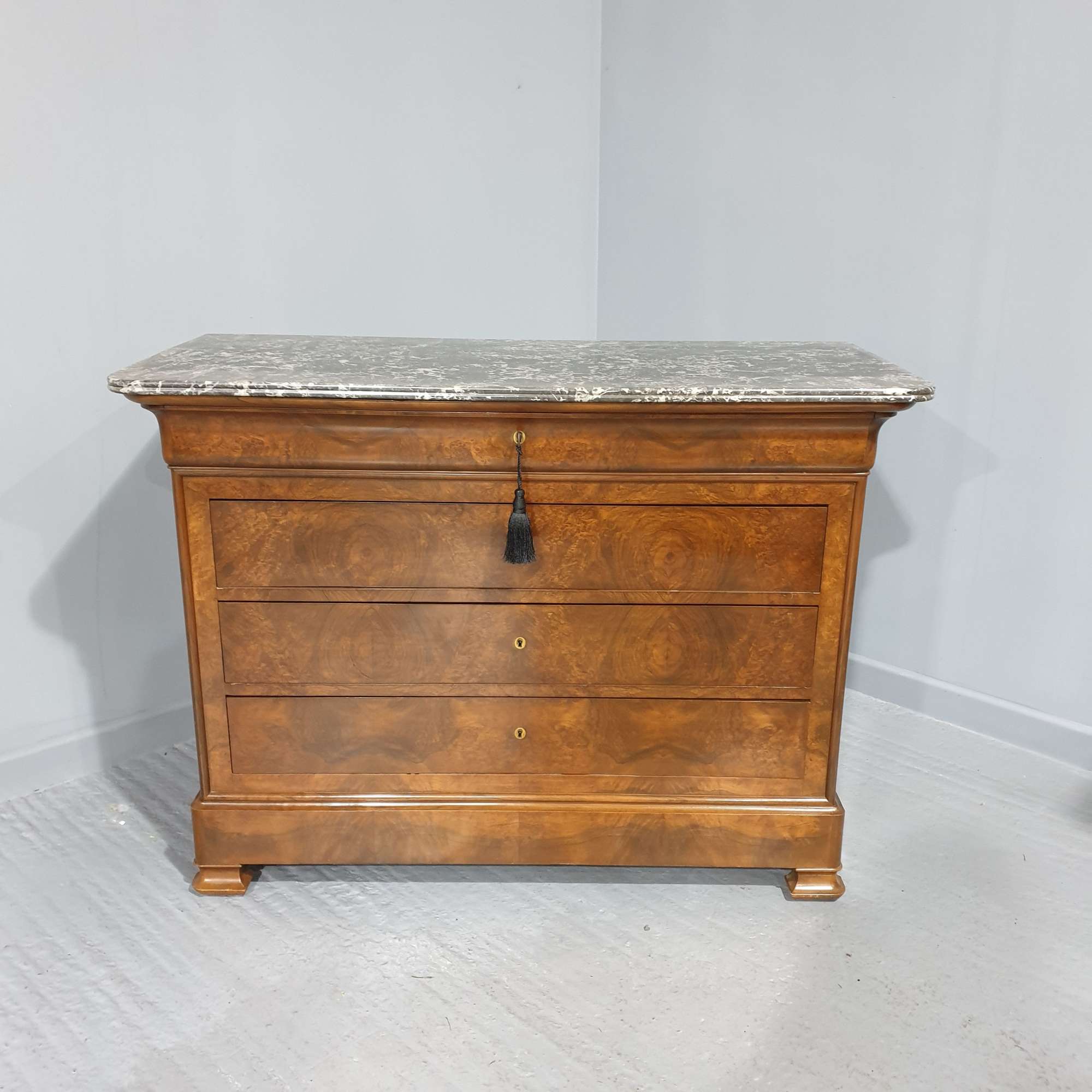 Lovely Burr Walnut Antique Commode Chest Of Drawers