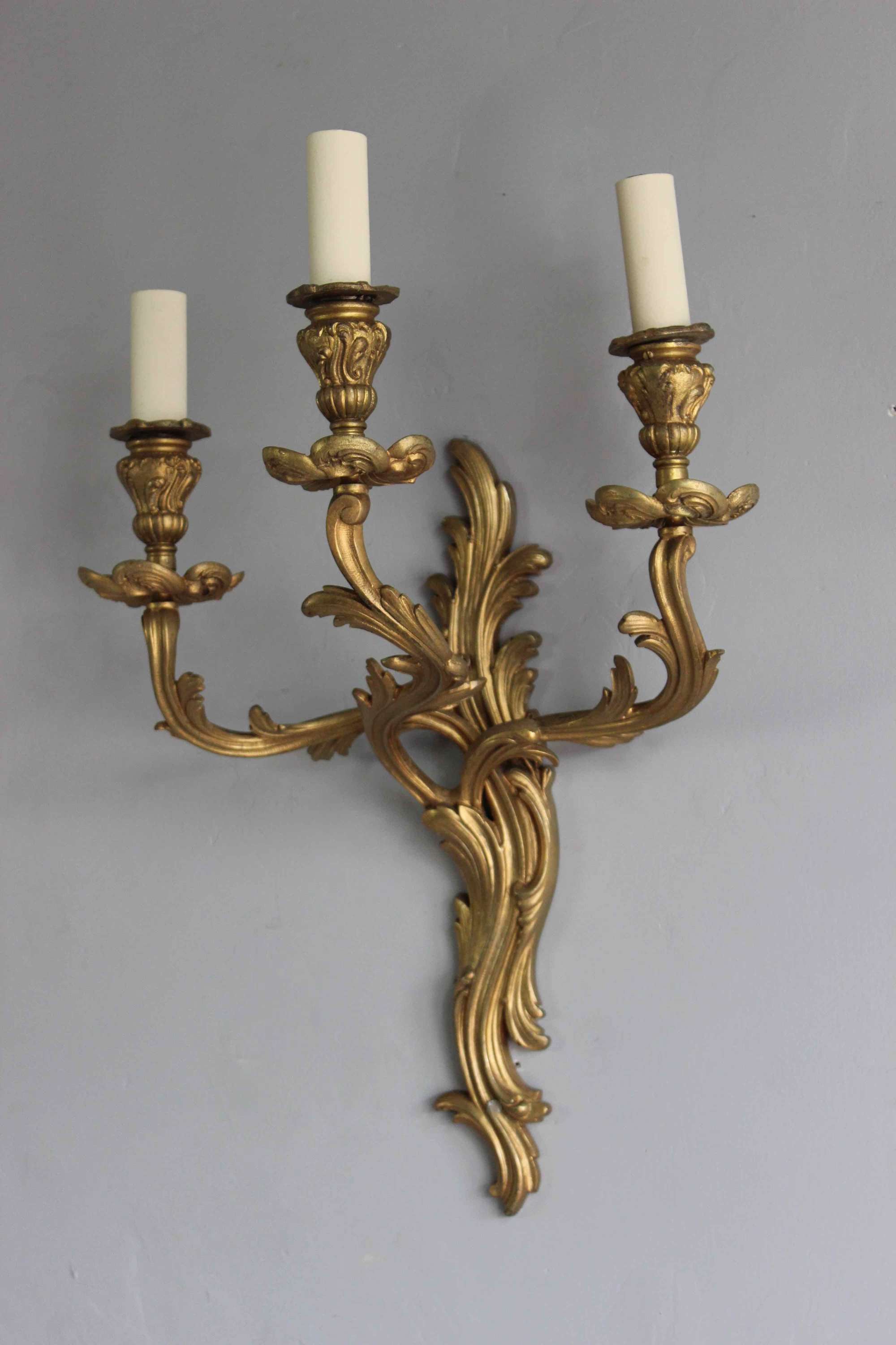 Single three branch naturalistic sconce