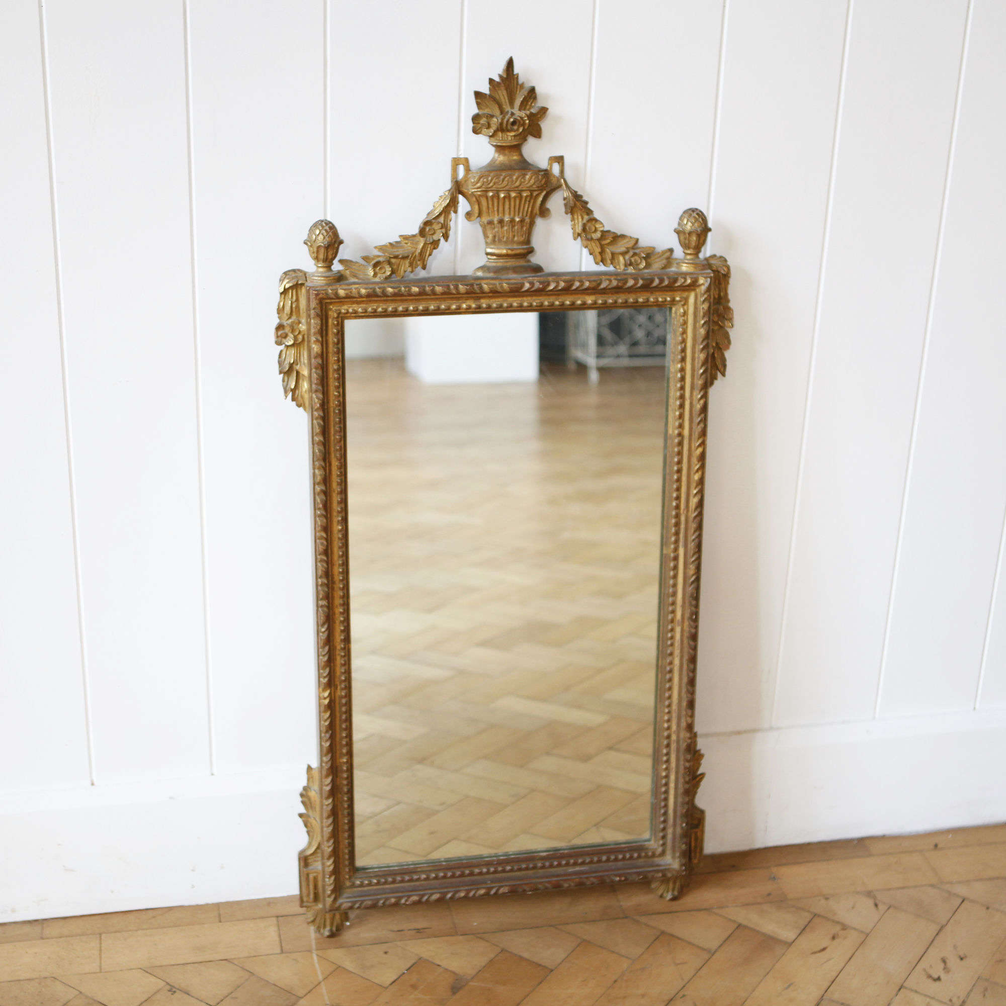 Decorative giltwood mirror