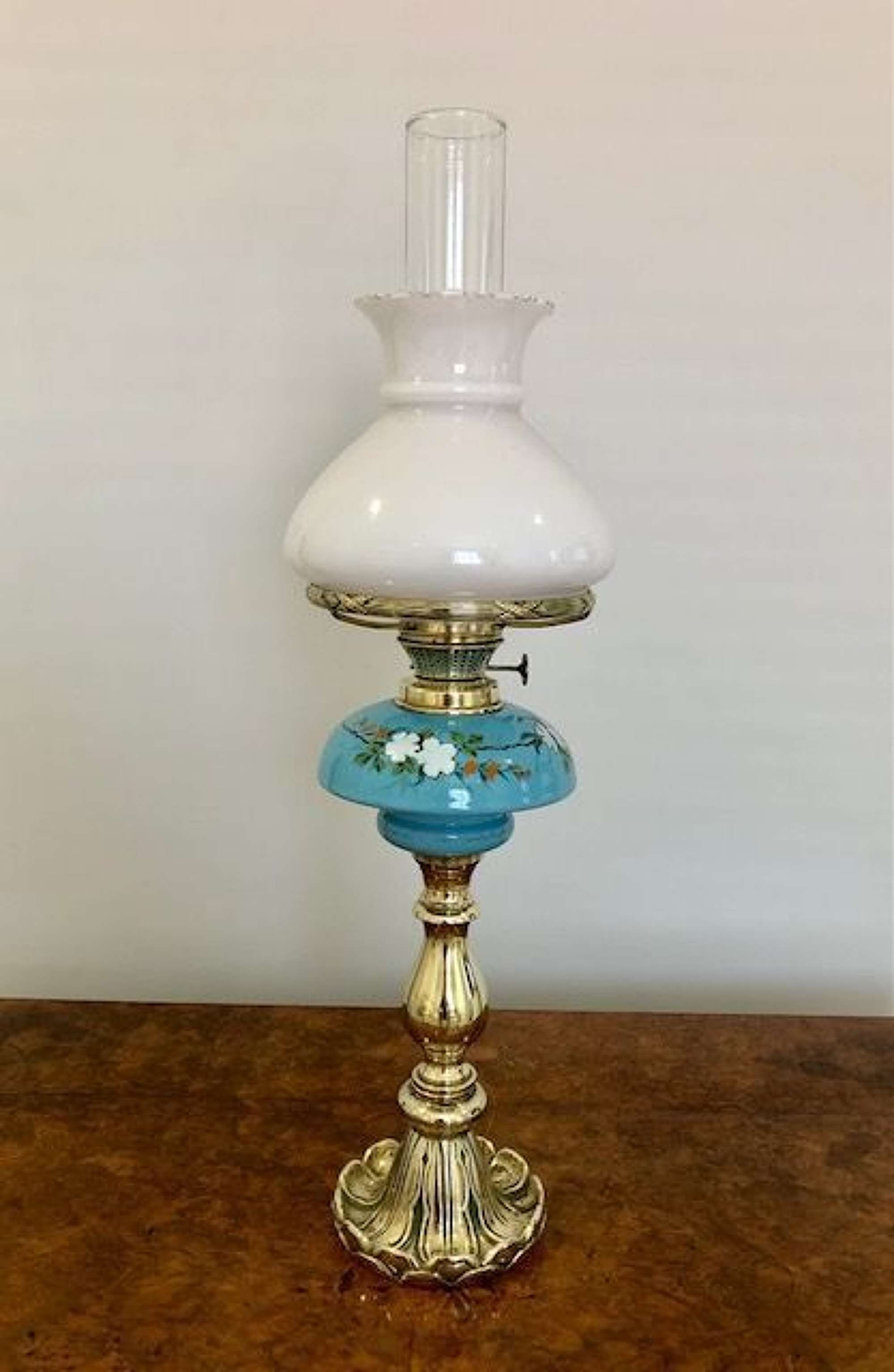 Quality Antique Victorian Brass Oil Lamp