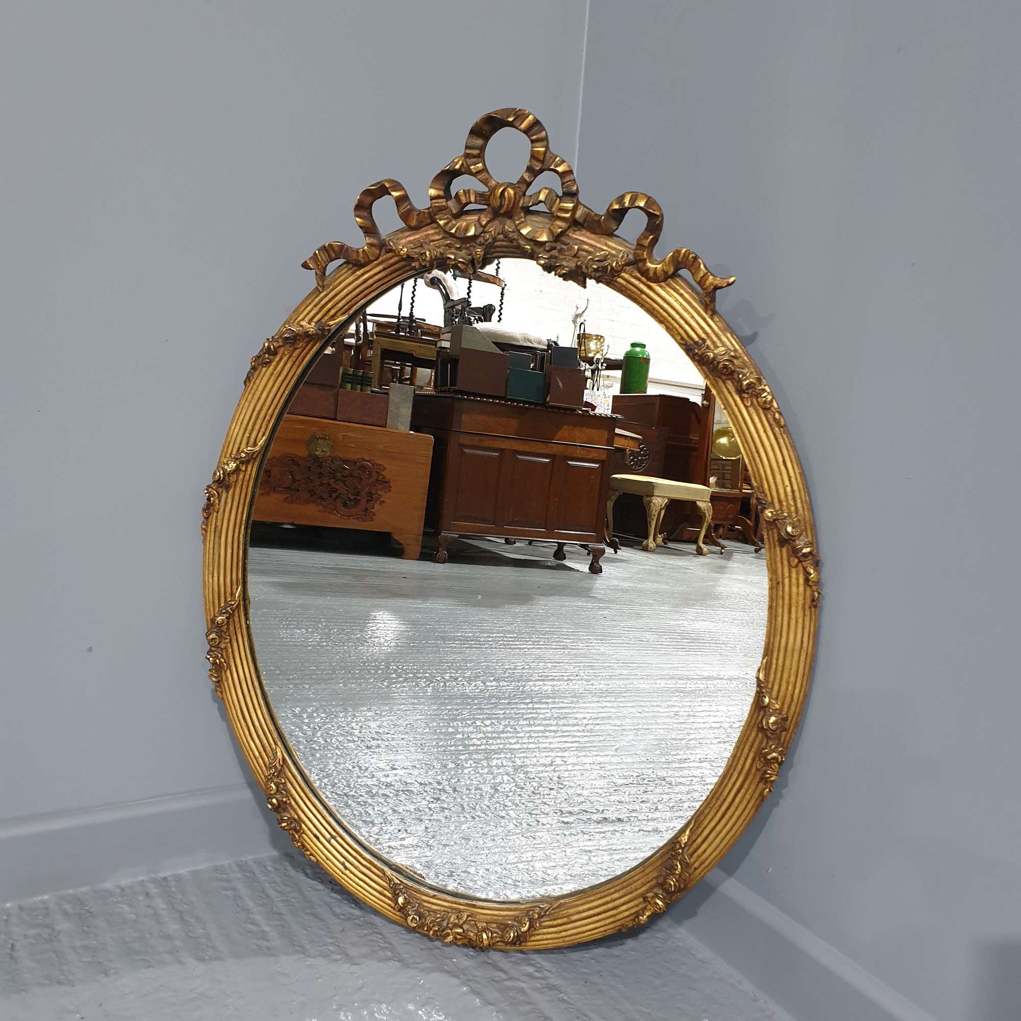 Superb Oval Gilt Antique Mirror