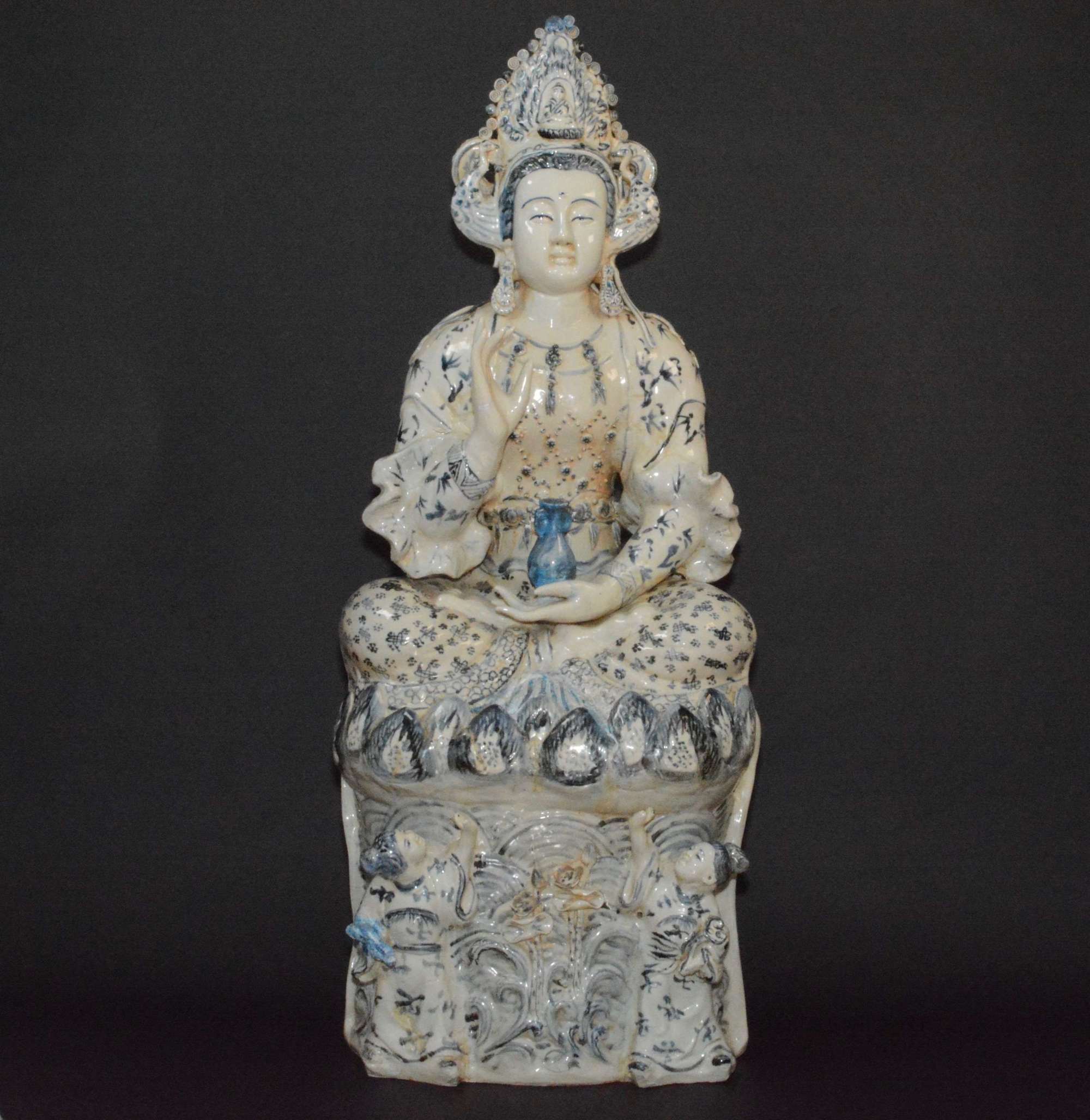 A large Chinese porcelain blue and white figure of Guanyin, Circa 1900