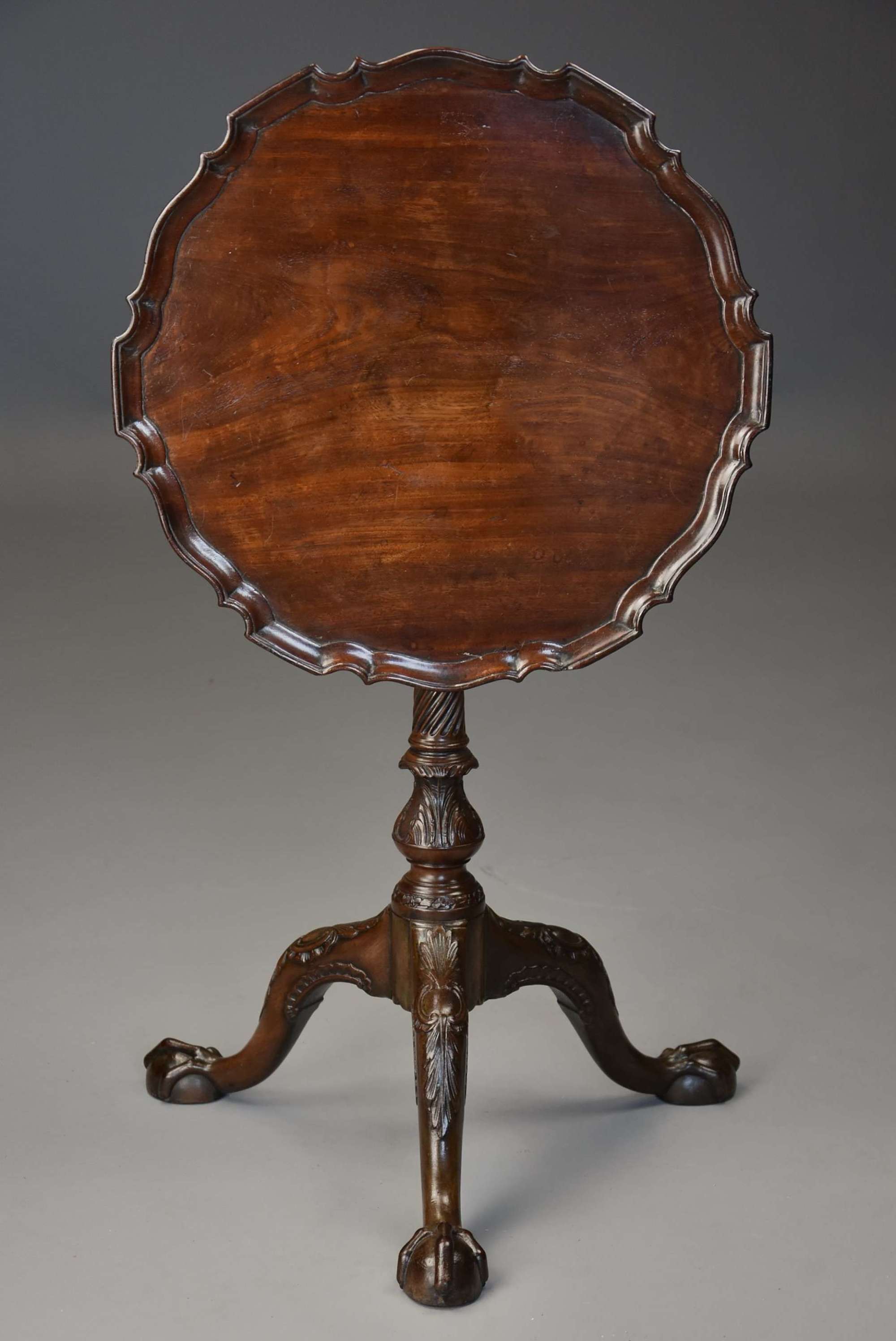 19thc Chippendale style mahogany tripod table of small proportions