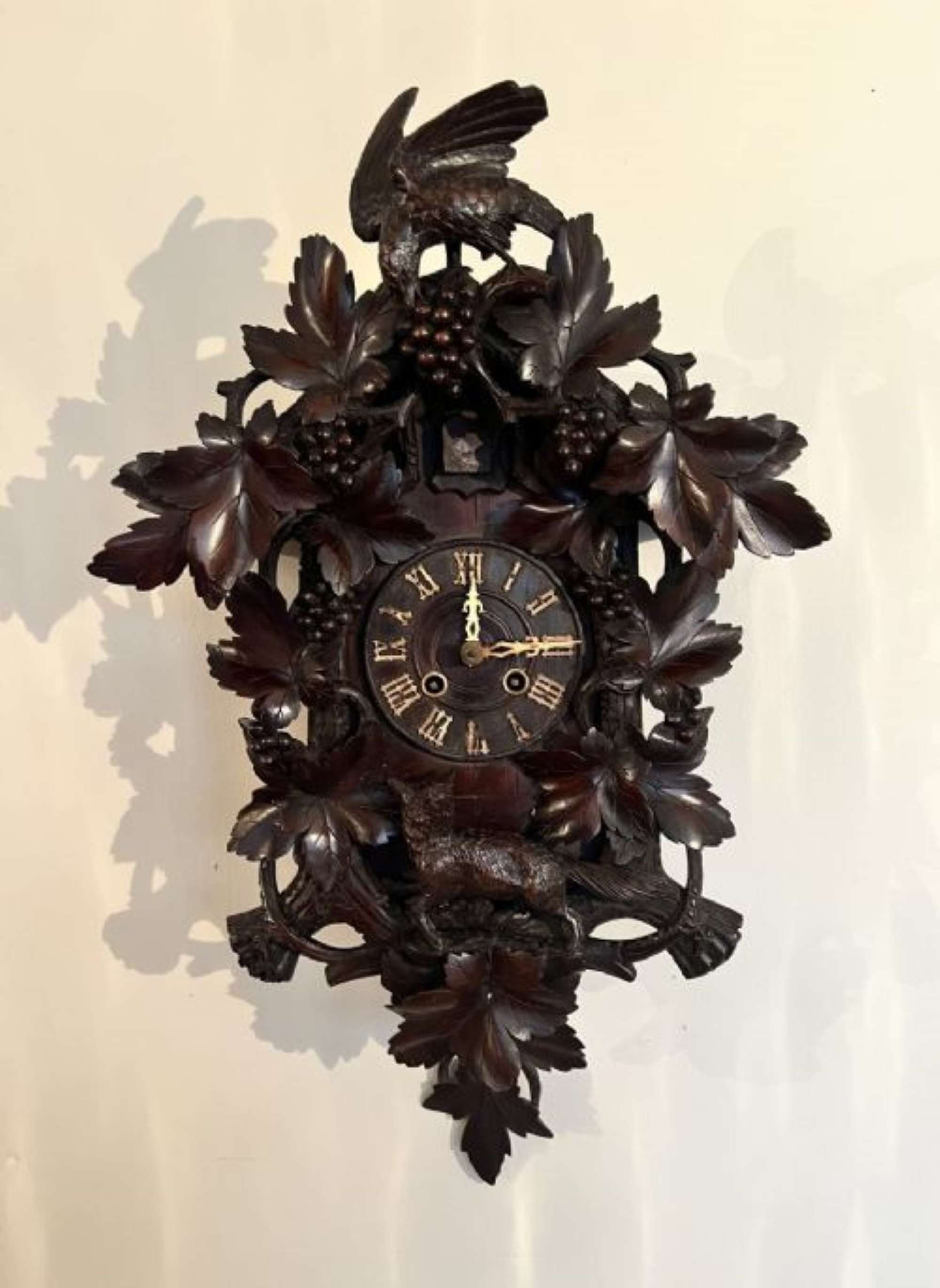 ANTIQUE VICTORIAN QUALITY CARVED WALNUT BLACK FOREST CUCKOO CLOCK