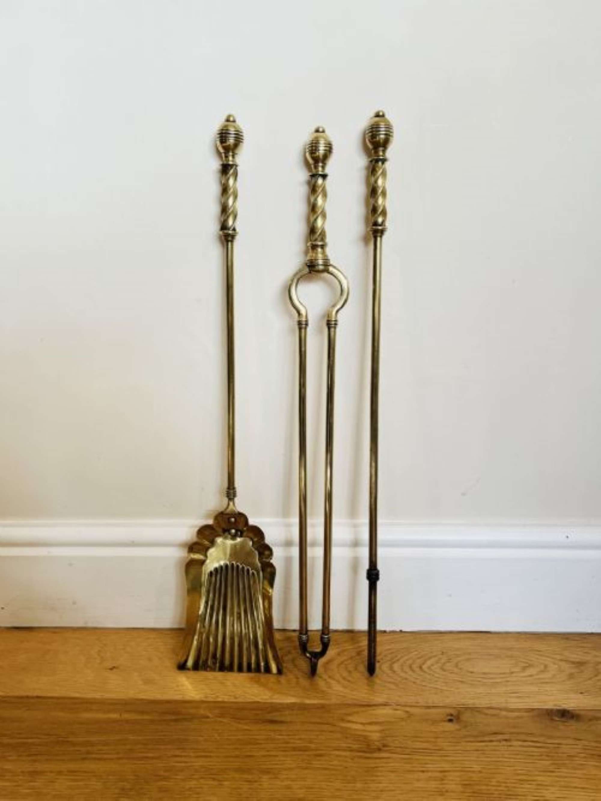 ANTIQUE VICTORIAN QUALITY BRASS FIRE IRONS