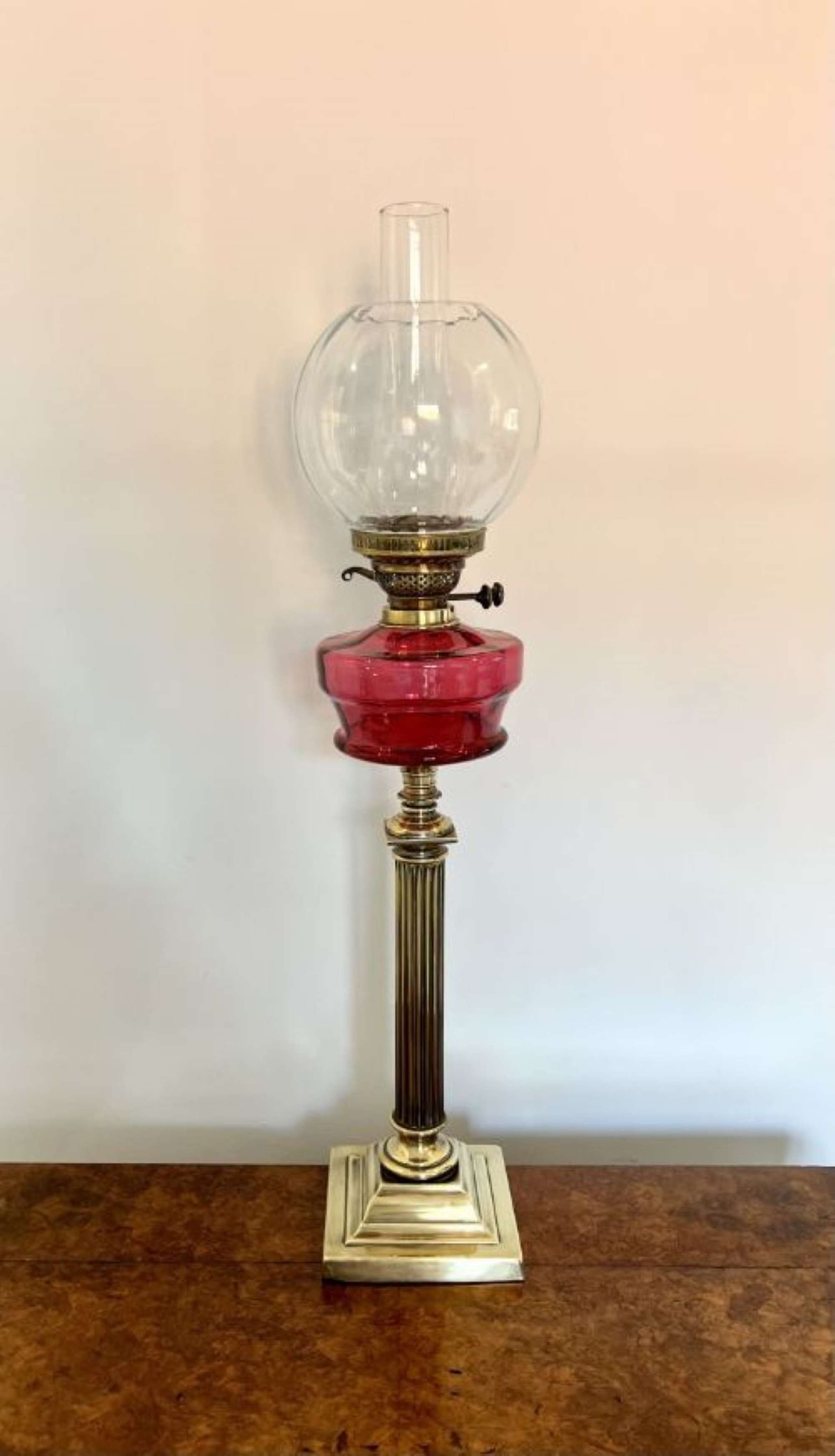 FANTASTIC QUALITY LARGE ANTIQUE VICTORIAN BRASS OIL LAMP