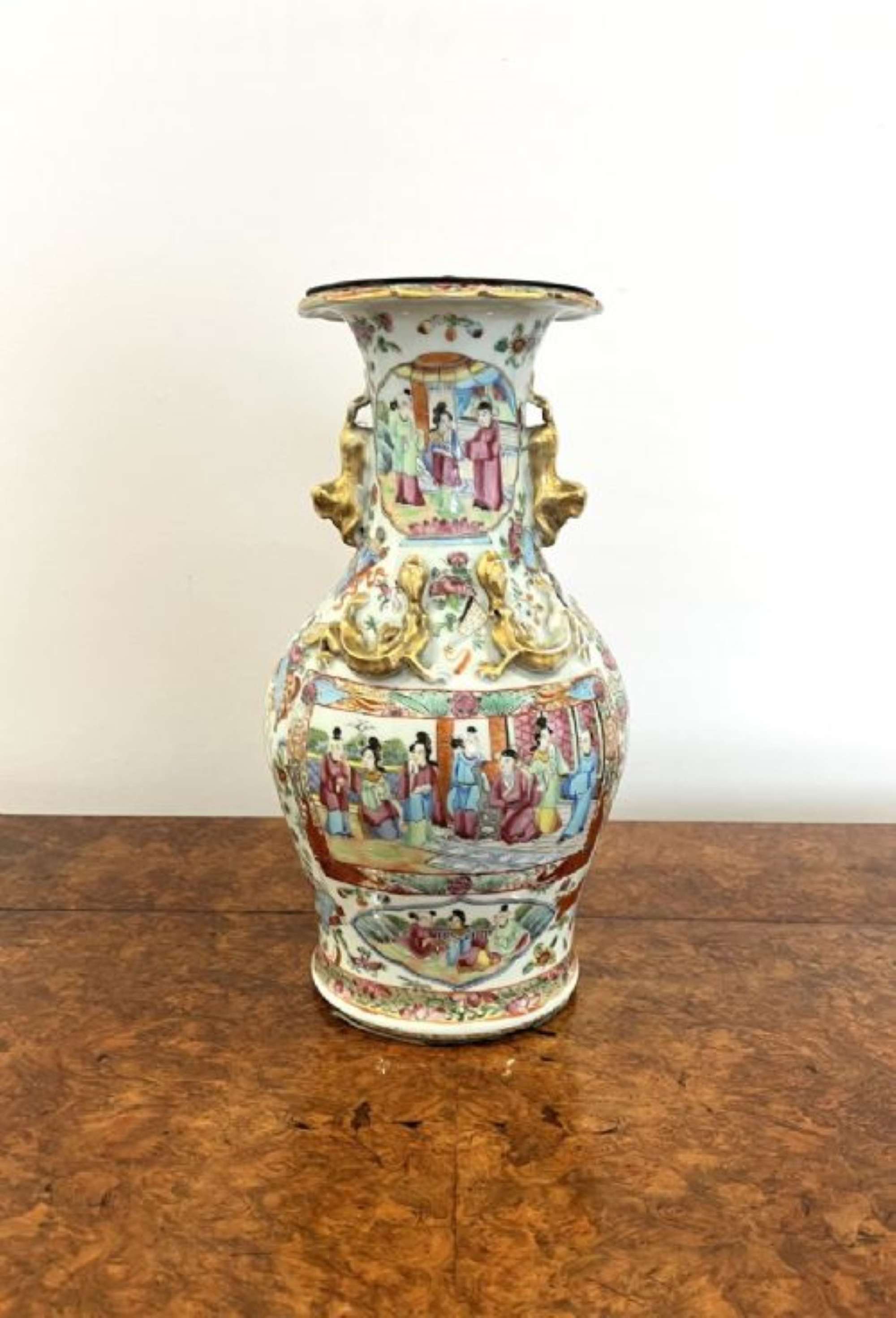 FANTASTIC QUALITY ANTIQUE VICTORIAN CHINESE CANTON FAMILLE ROSE BALUSTER VASE