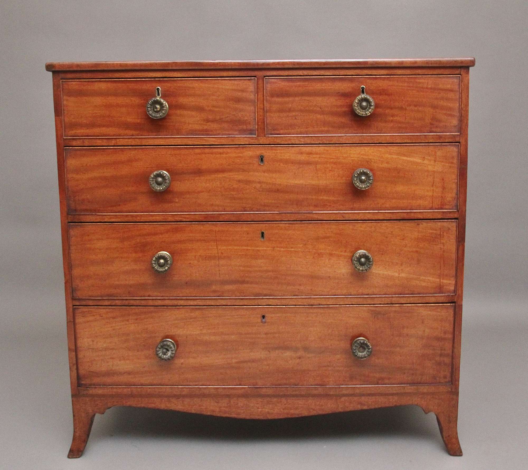 Early 19th Century mahogany chest of drawers