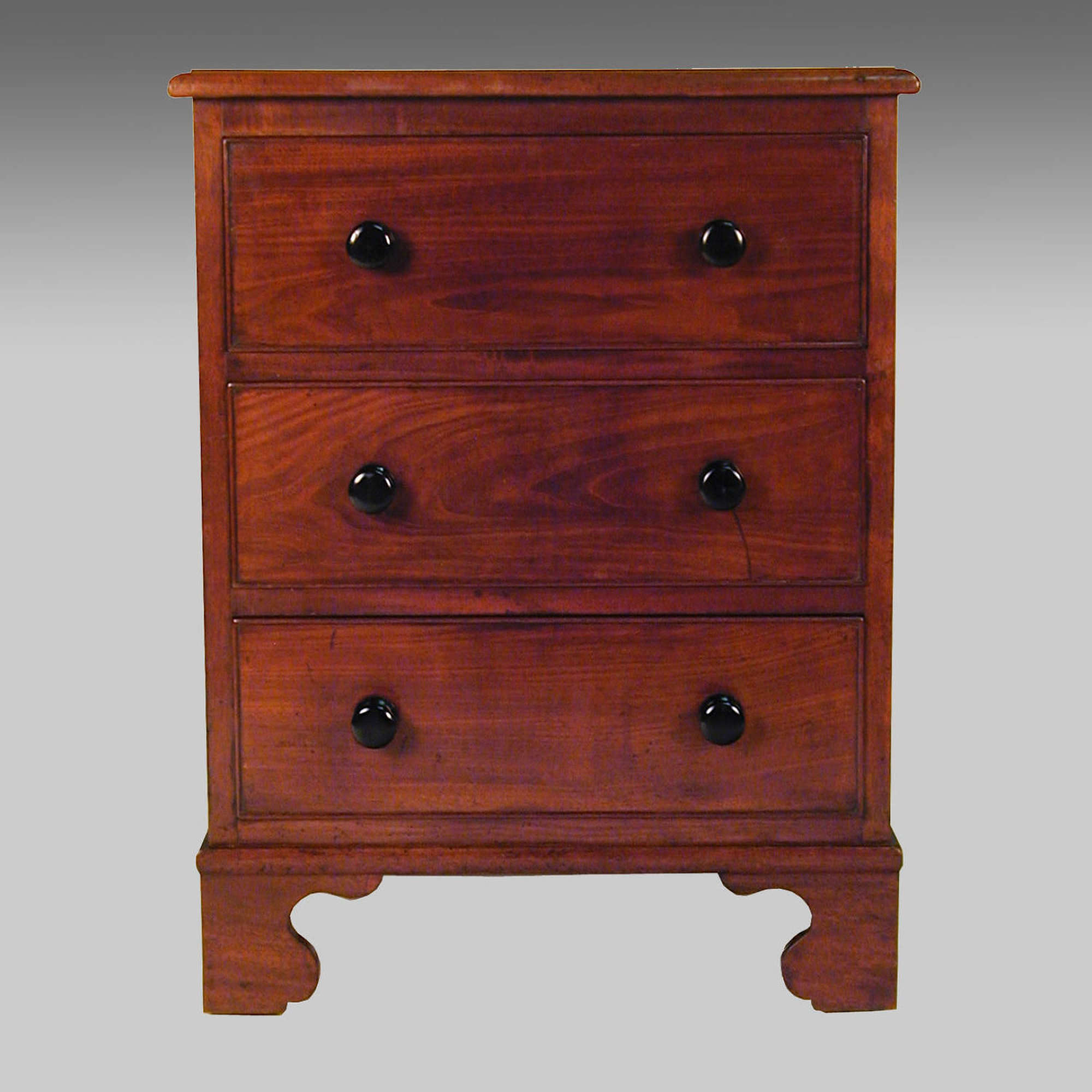 Small Georgian mahogany commode chest