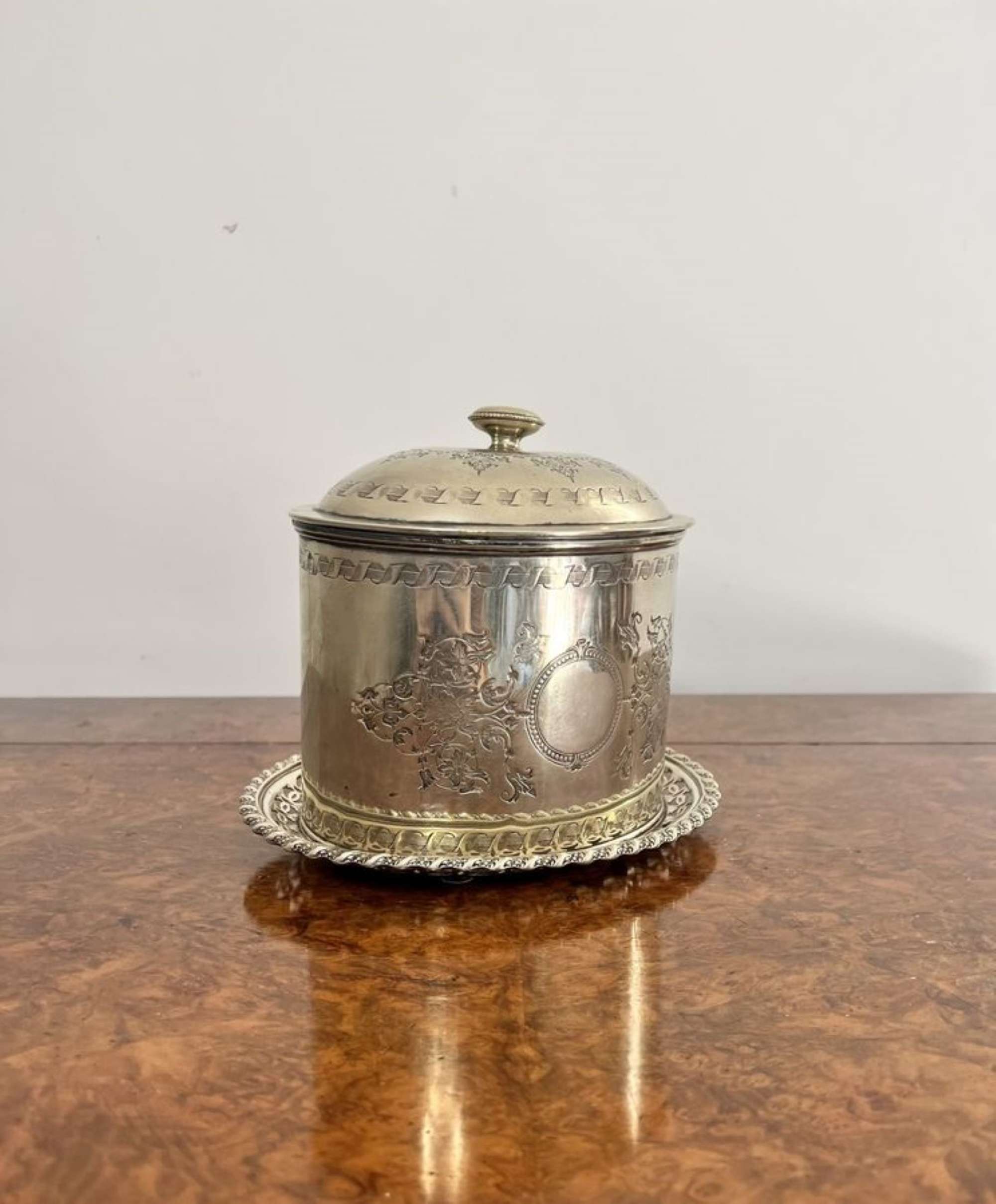 Lovely antique Edwardian silver plated biscuit barrel