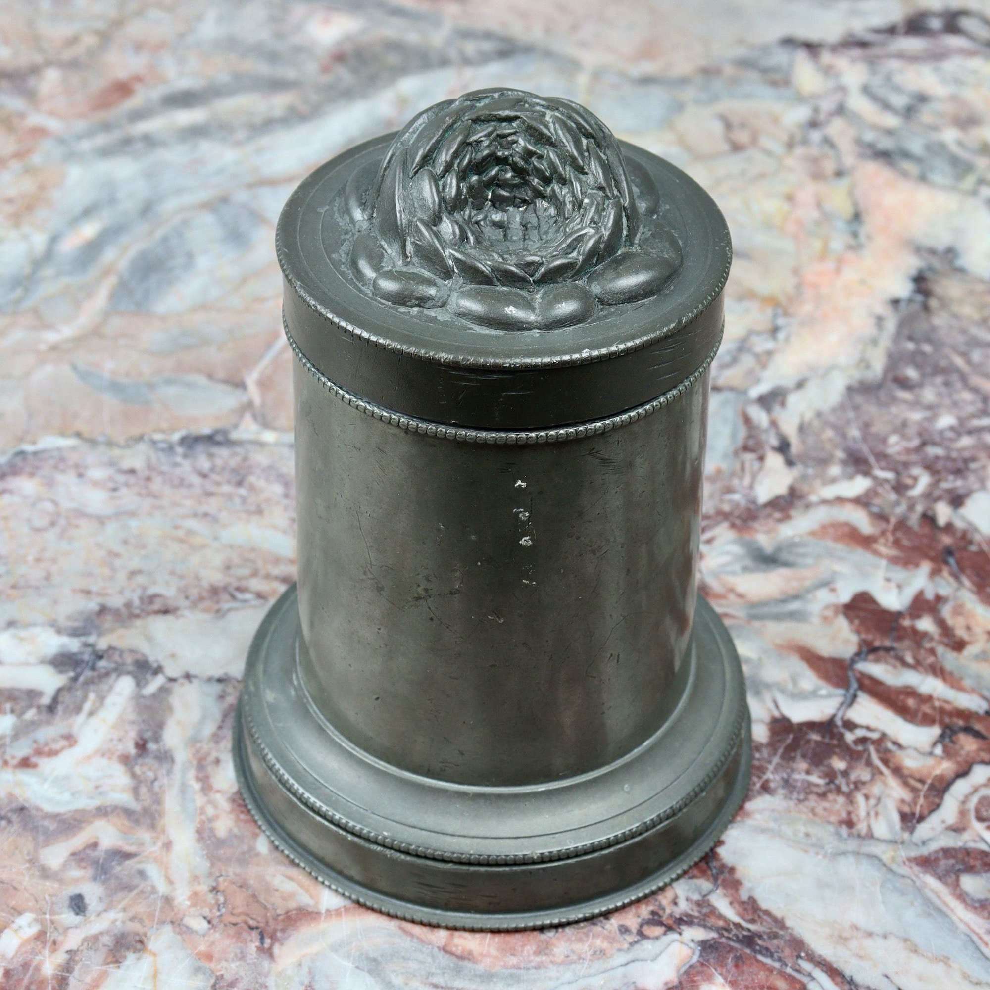 Banquet Mould with Rose Top