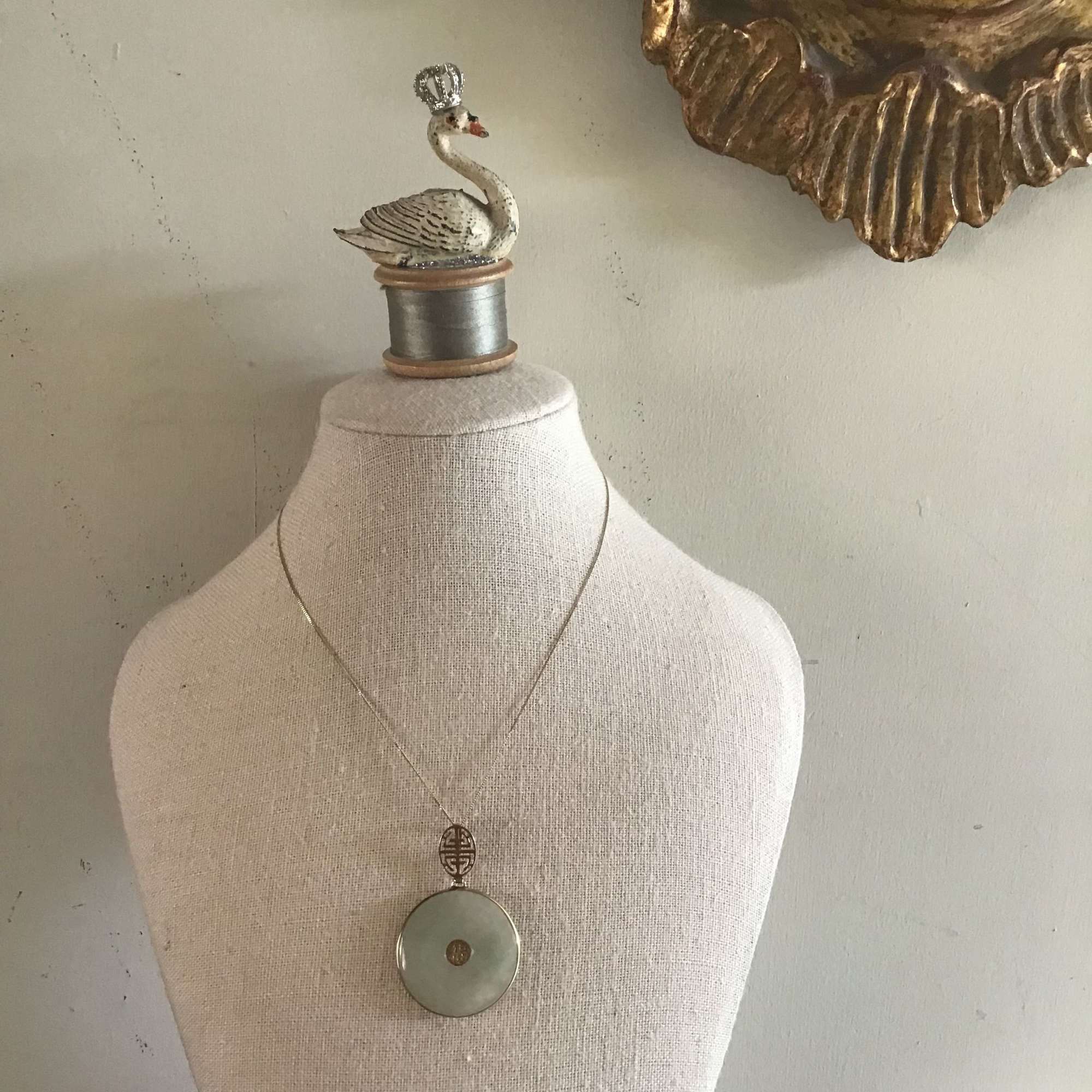 Vintage 9ct gold and jade necklace