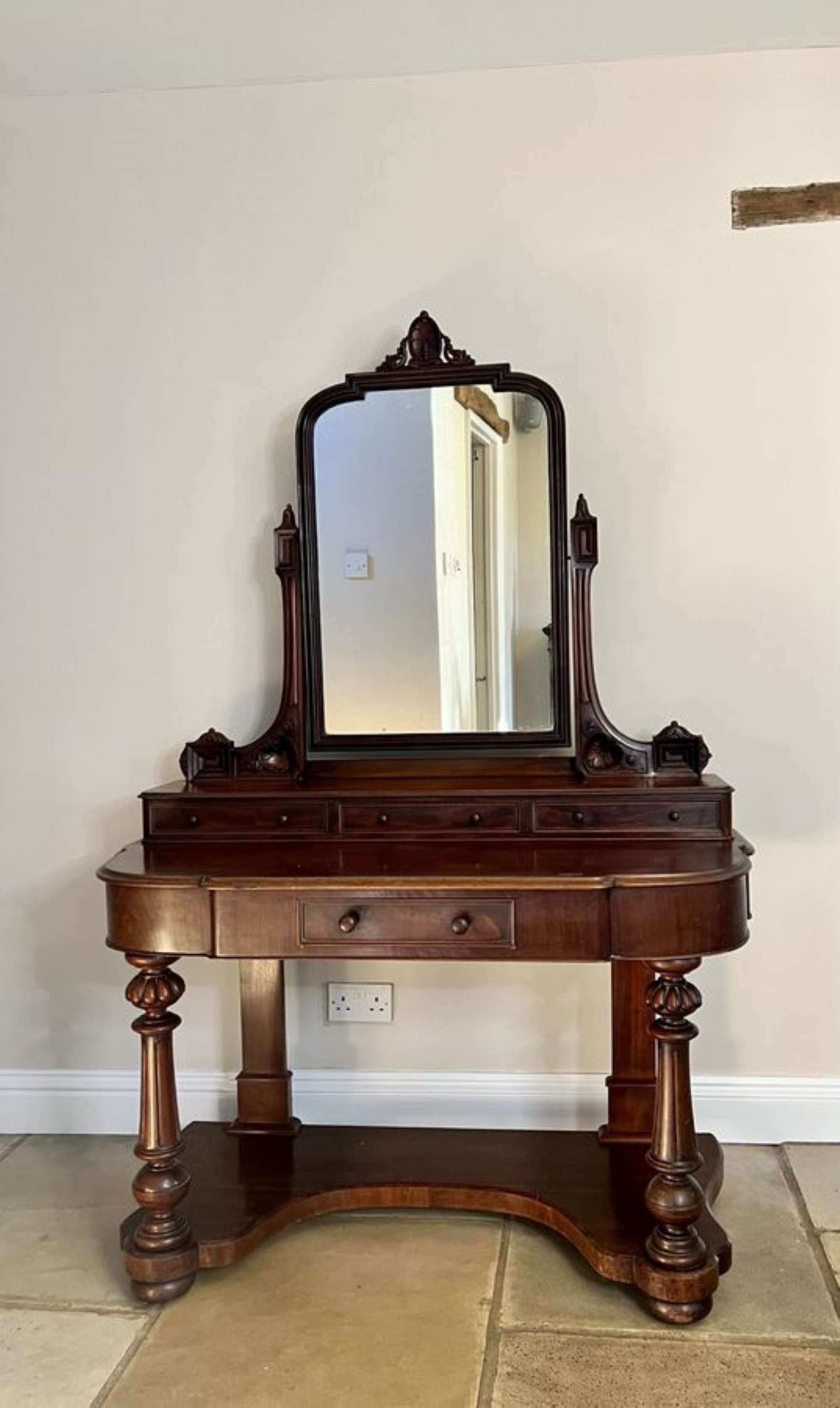 Antique Victorian quality mahogany duchess dressing table