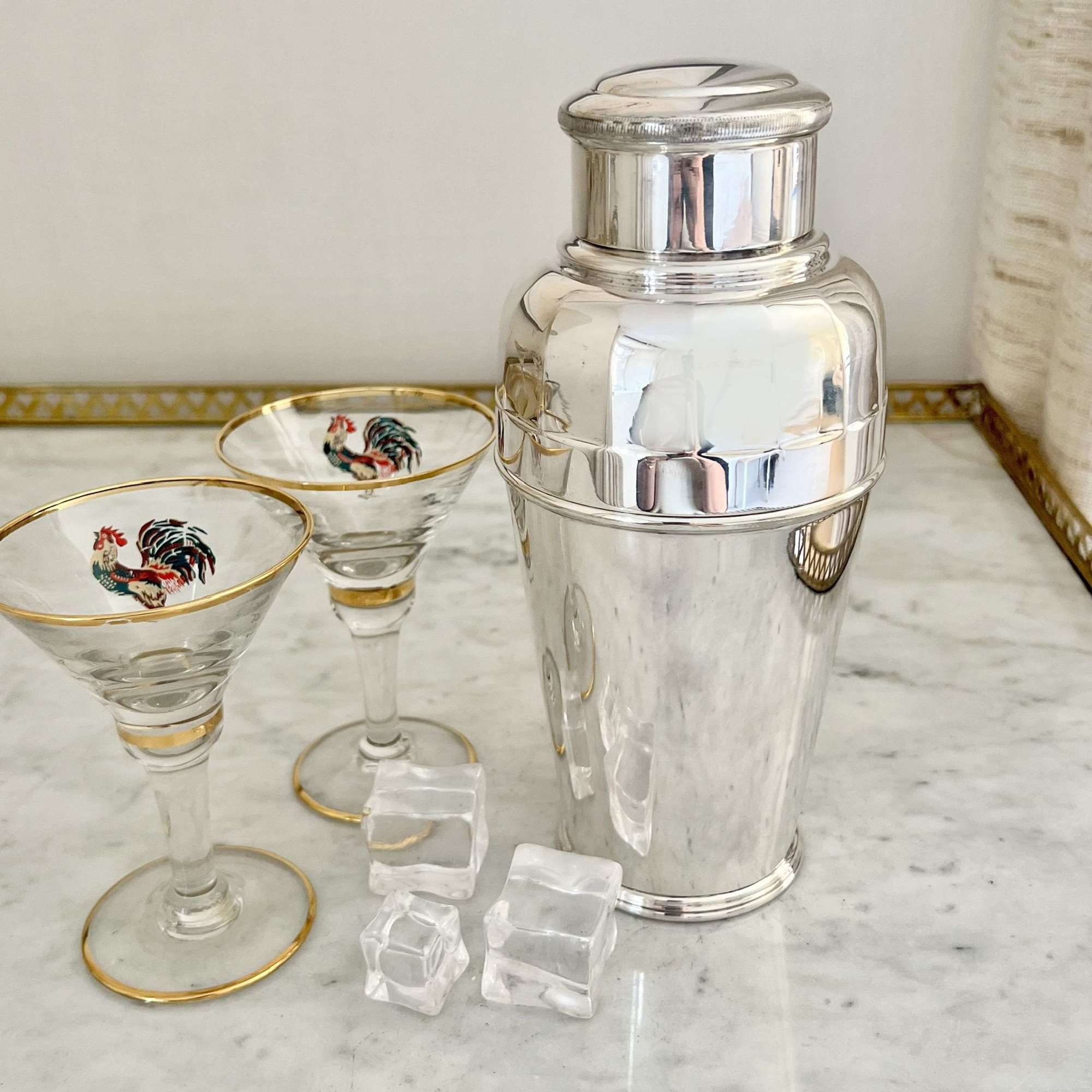 Excellent Art Deco English Silver Plated Cocktail Shaker Circa 1930s