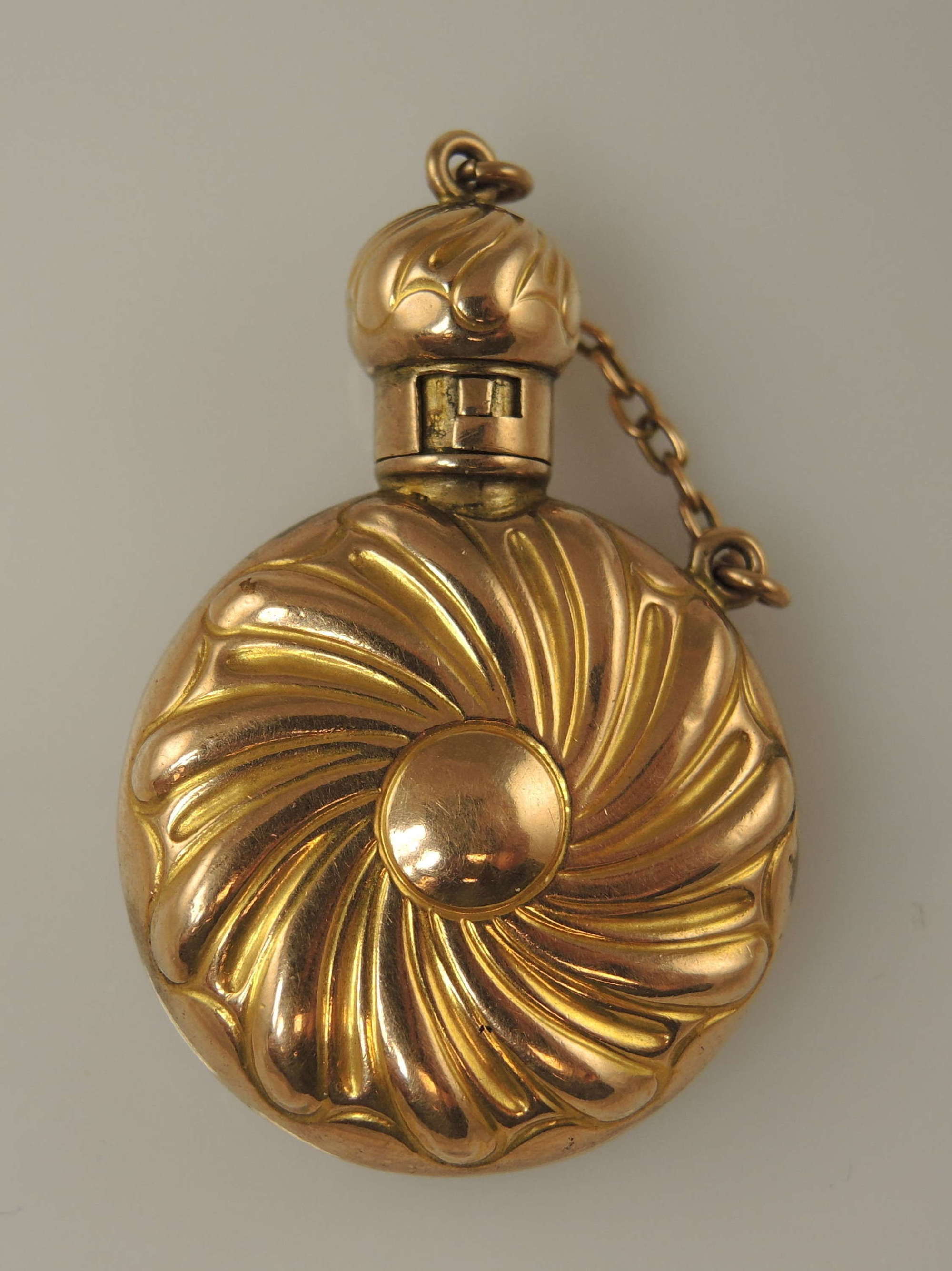 Early gold cased Scent bottle fob. For a chatelaine c1825