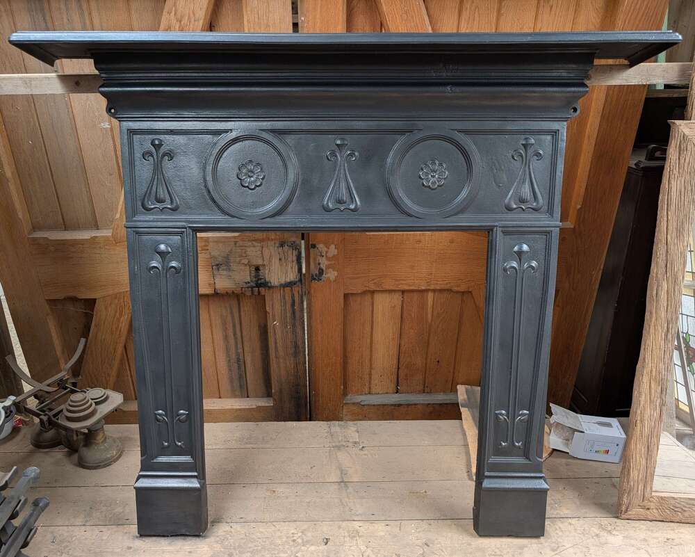FS0307 VERY ELEGANT LARGE RECLAIMED EDWARDIAN CAST IRON FIRE SURROUND