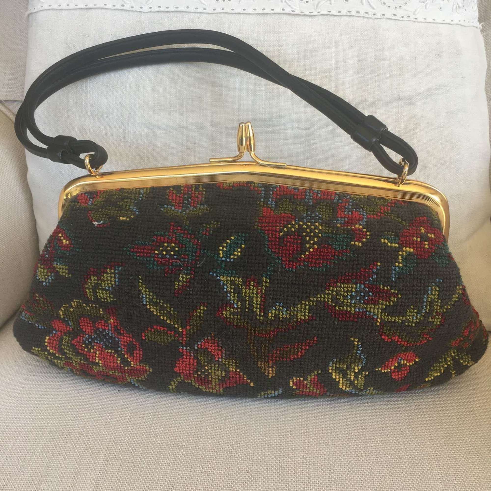 Vintage 1950s tapestry handbag