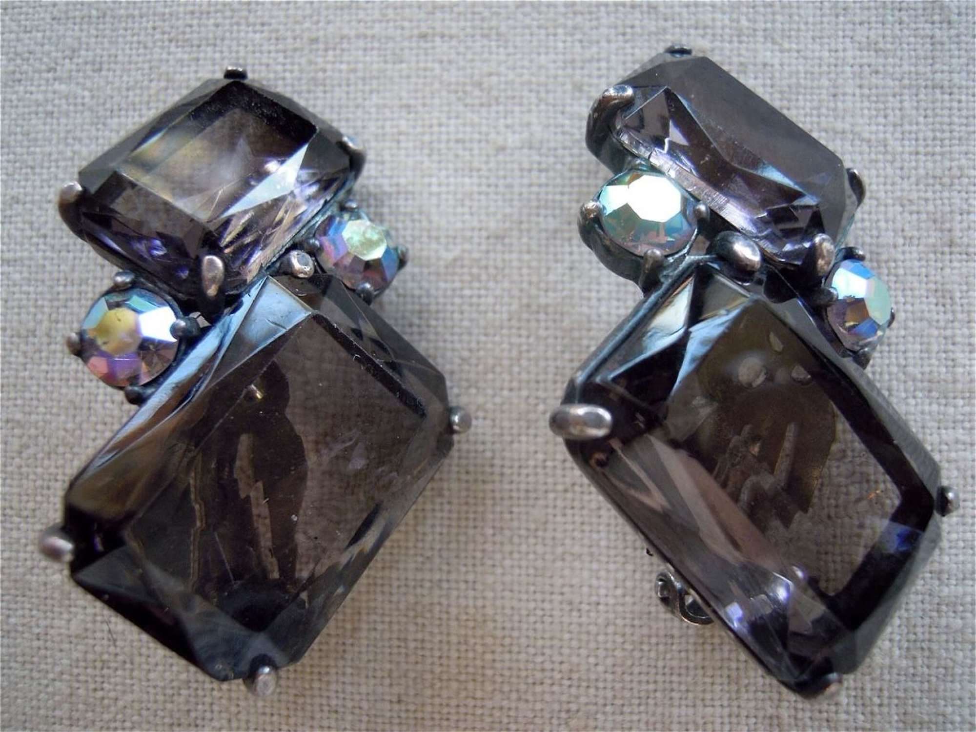 Elsa Schiaparelli clip earrings 1950s Patent# 156452