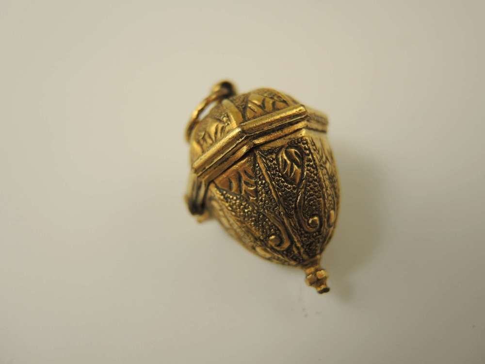 Georgian gilt chatelaine bobbin case c1790