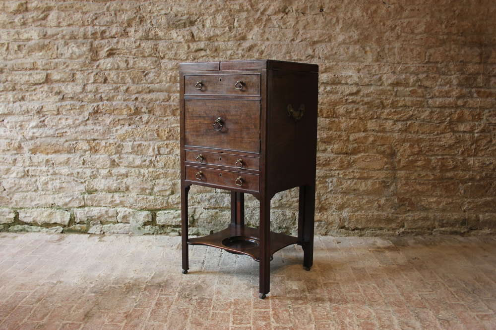 Chippendale period Gentleman's washstand