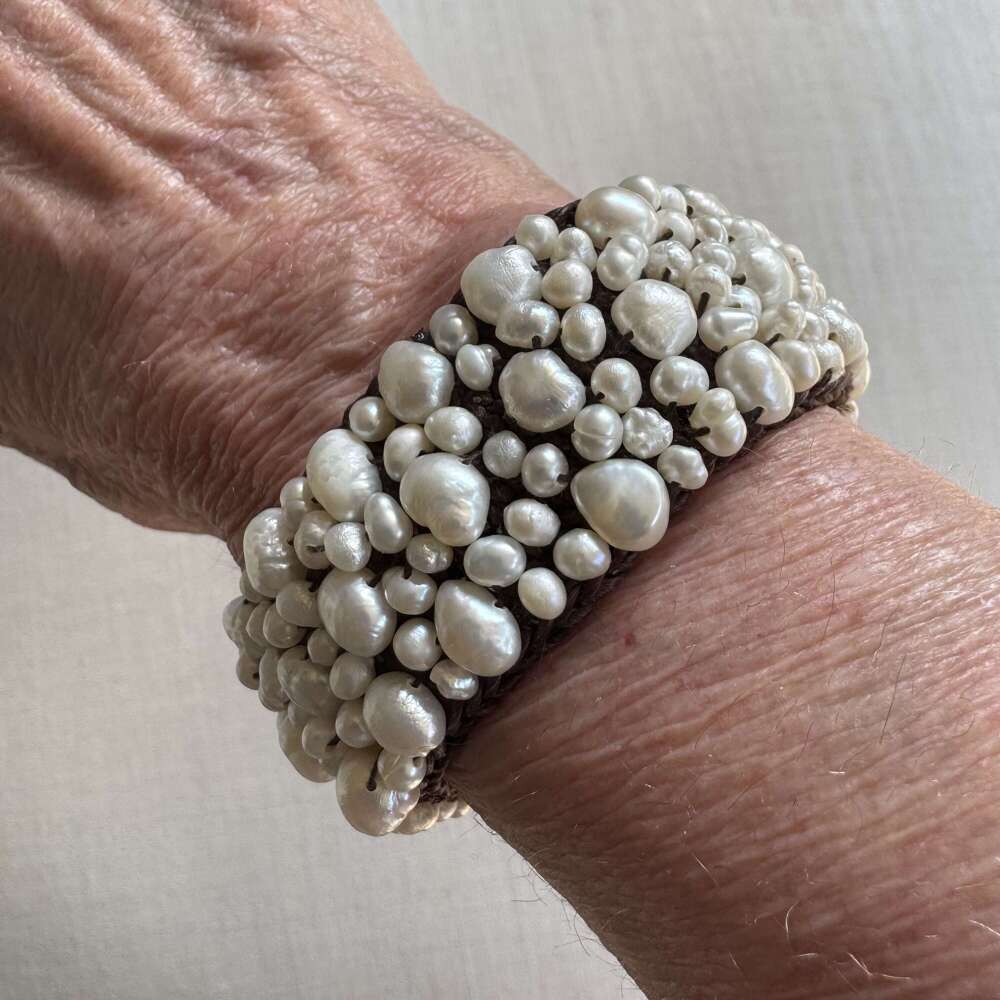 Bracelet covered with white freshwater pearls