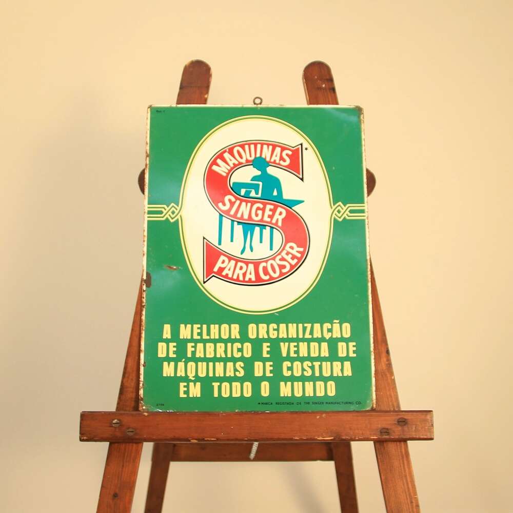 Singer Sewing Machine Sign - Portuguese -