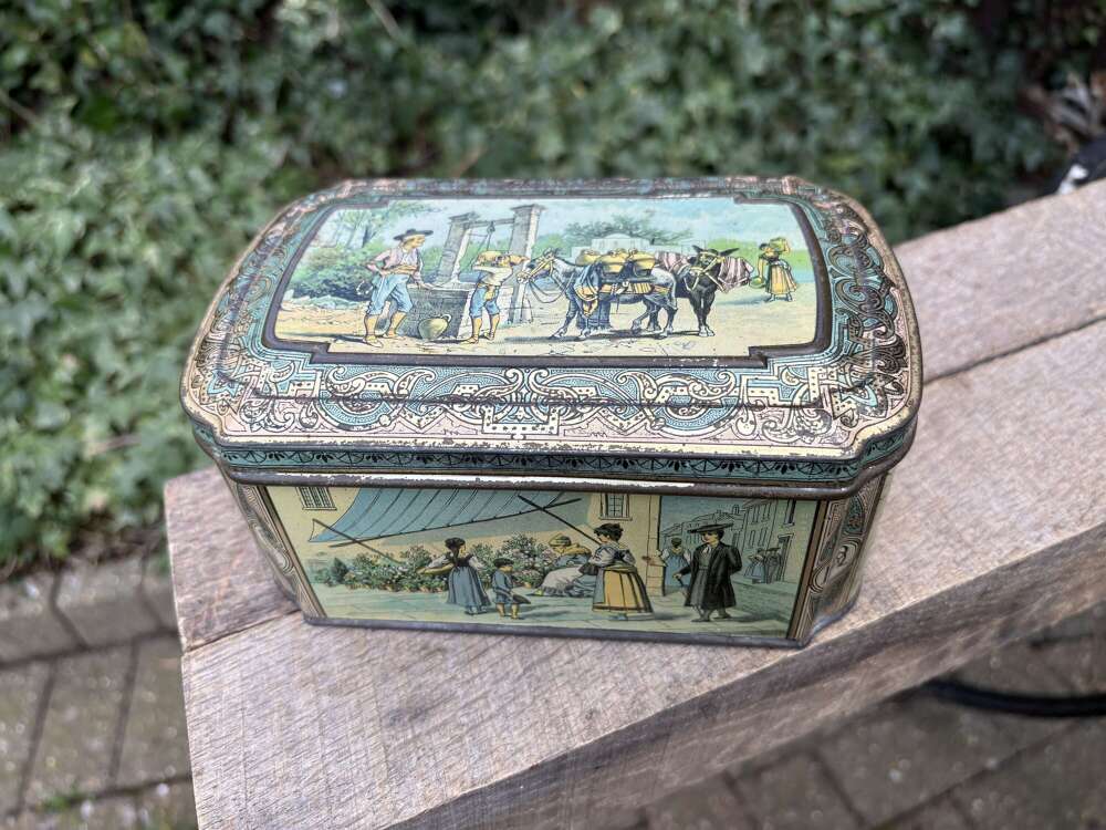Superb Huntley & Palmers "Spanish" Biscuit Tin c1892