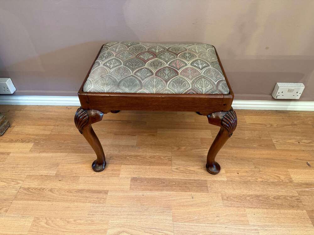 A Georgian mahogany shell stool