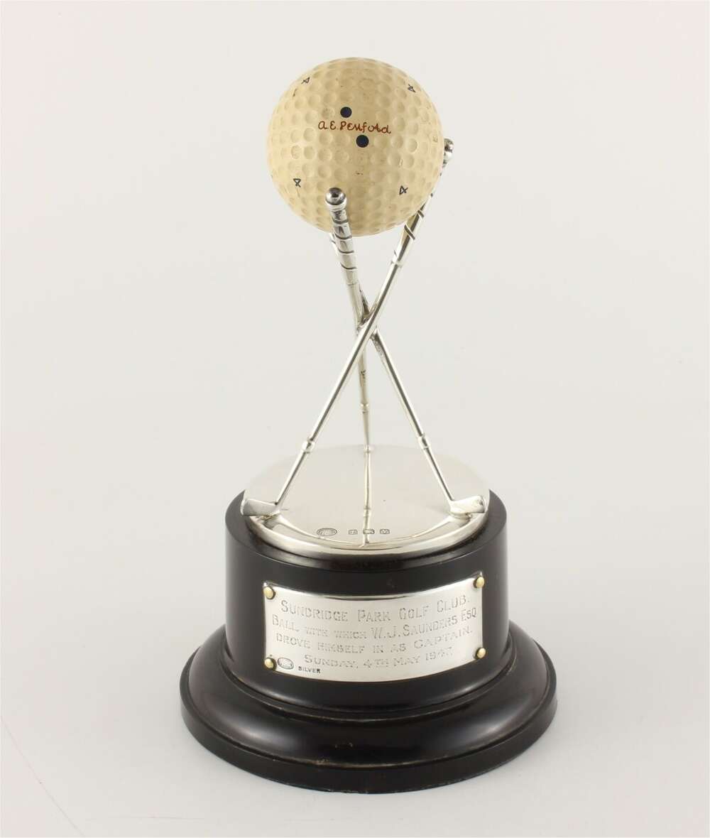 Silver Golf Ball Trophy. Sundridge Park Golf Club. Wj Saunders 1947.