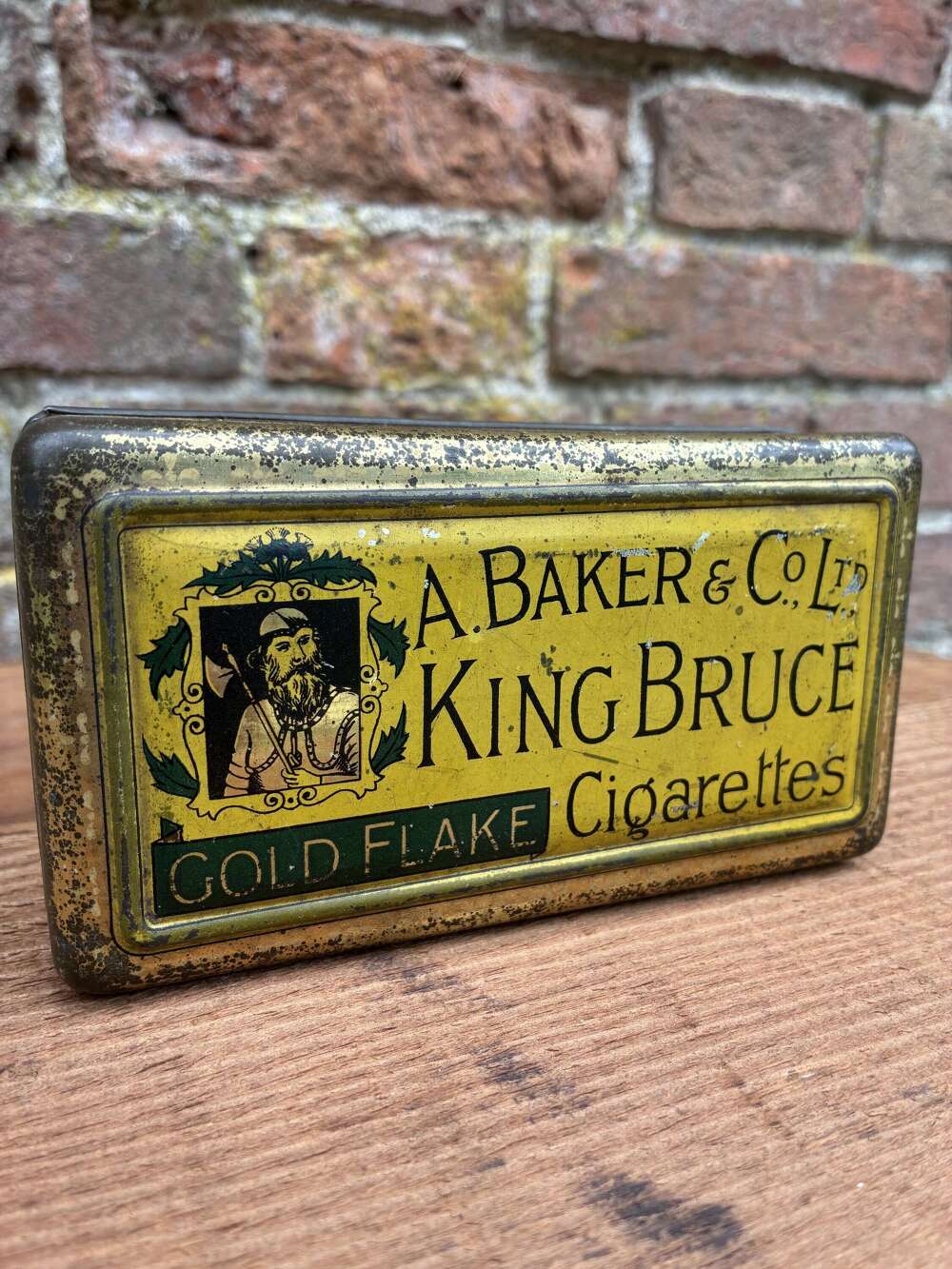 A baker & co king Bruce cigarette tin