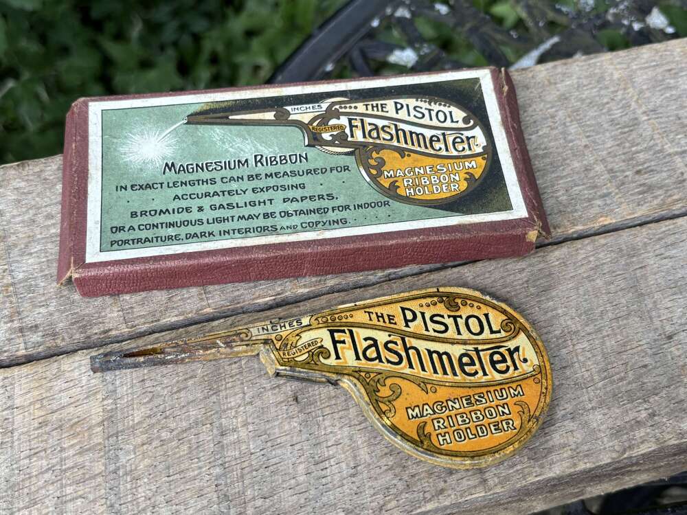 The Pistol Flash Meter Camera photography Adverting Tin & Box c1910