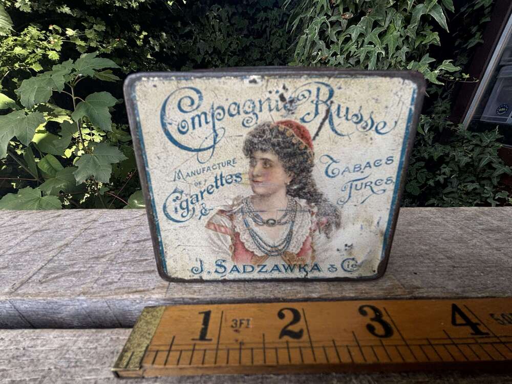 Compagnie Russe Sadzawra Lady Image flat 20 Cigarette Tin c1900s