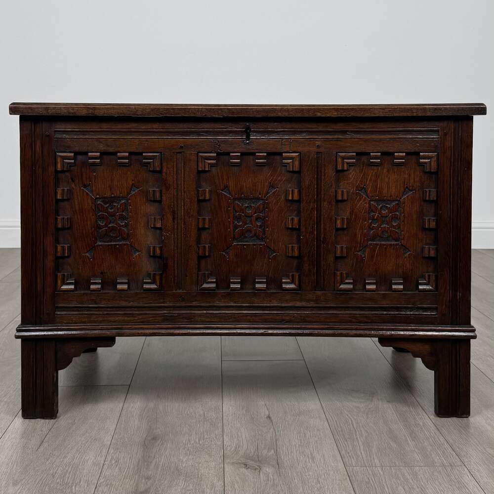  Antique 18th Century Fine Quality Coffer / Blanket Box In Oak