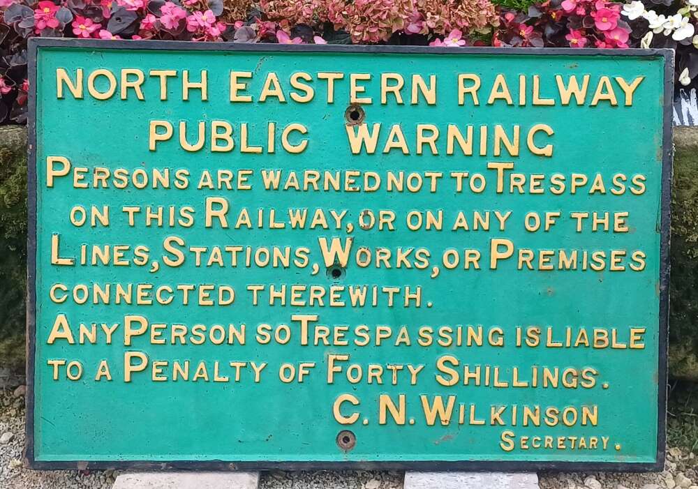 North Eastern Railway Public Warning.                   Dan. 8510