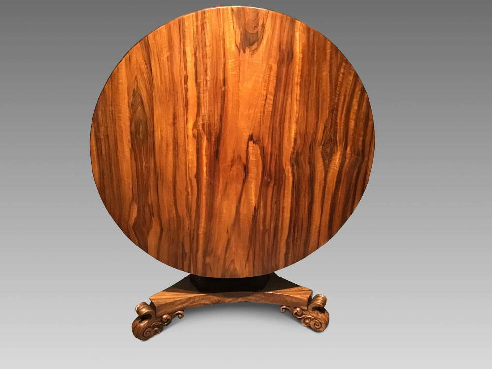 William IV Gon&ccedil;alo Alves Center table