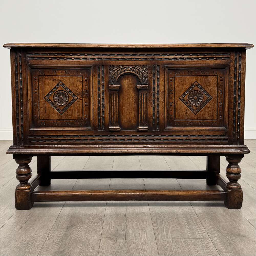Antique 20th Century Fine Quality Blanket Box On Stand In Oak